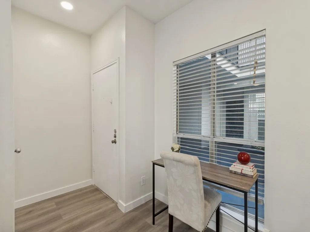 Condominium For Sale in Dallas County , 4221 Cole Avenue 102, Dallas, Texas 75205, 1 Bedroom, 1 Bathroom, 1 Garage spaces, 623 Sqft, built in 1983, mls#21396827, Real Estate Agent in Dallas, Homes For Sale in Dallas county, Homes For Sale in Dallas, Realtor in Dallas Texas, Real Estate Brokerage Independent Realty Texas, Luminita Cordes Realtor