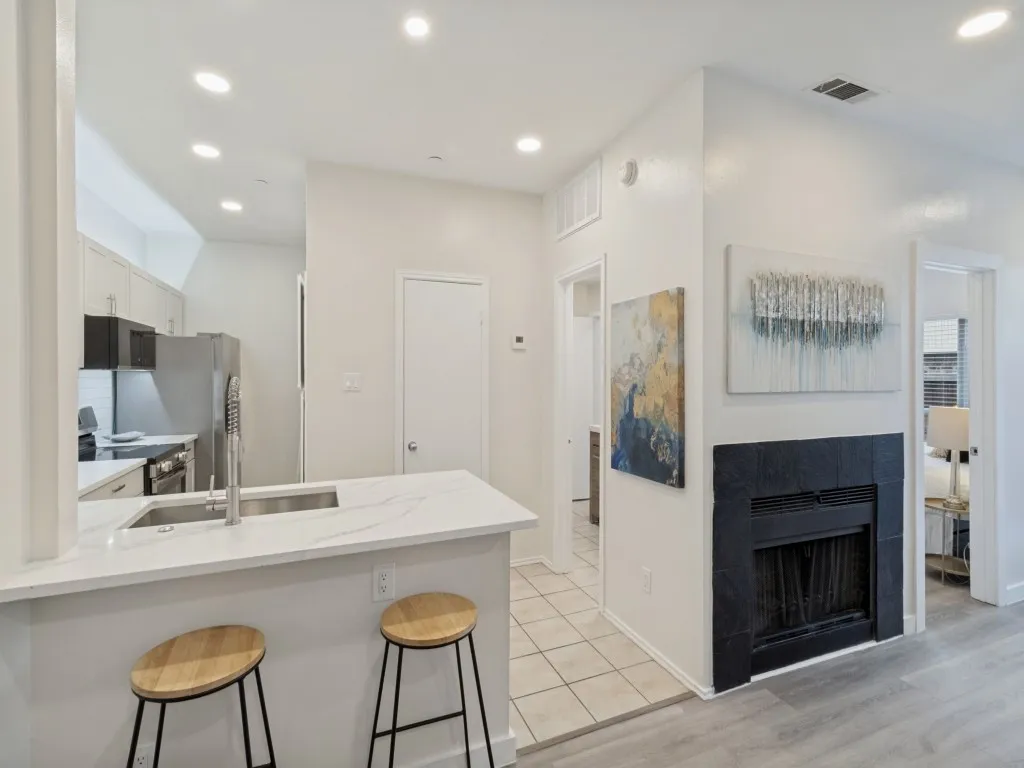 Condominium For Sale in Dallas County , 4221 Cole Avenue 102, Dallas, Texas 75205, 1 Bedroom, 1 Bathroom, 1 Garage spaces, 623 Sqft, built in 1983, mls#21396827, Real Estate Agent in Dallas, Homes For Sale in Dallas county, Homes For Sale in Dallas, Realtor in Dallas Texas, Real Estate Brokerage Independent Realty Texas, Luminita Cordes Realtor