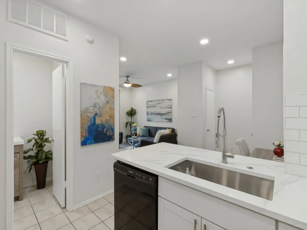 Condominium For Sale in Dallas County , 4221 Cole Avenue 102, Dallas, Texas 75205, 1 Bedroom, 1 Bathroom, 1 Garage spaces, 623 Sqft, built in 1983, mls#21396827, Real Estate Agent in Dallas, Homes For Sale in Dallas county, Homes For Sale in Dallas, Realtor in Dallas Texas, Real Estate Brokerage Independent Realty Texas, Luminita Cordes Realtor