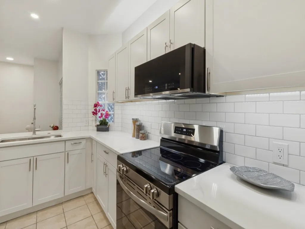 Condominium For Sale in Dallas County , 4221 Cole Avenue 102, Dallas, Texas 75205, 1 Bedroom, 1 Bathroom, 1 Garage spaces, 623 Sqft, built in 1983, mls#21396827, Real Estate Agent in Dallas, Homes For Sale in Dallas county, Homes For Sale in Dallas, Realtor in Dallas Texas, Real Estate Brokerage Independent Realty Texas, Luminita Cordes Realtor
