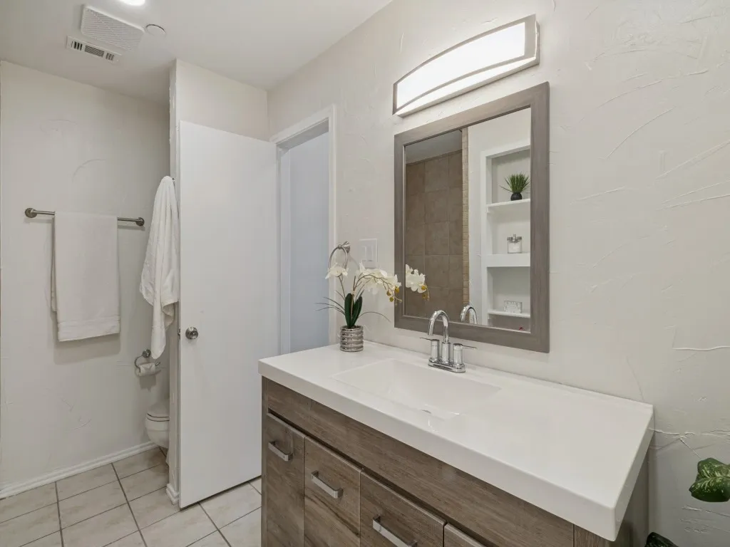 Condominium For Sale in Dallas County , 4221 Cole Avenue 102, Dallas, Texas 75205, 1 Bedroom, 1 Bathroom, 1 Garage spaces, 623 Sqft, built in 1983, mls#21396827, Real Estate Agent in Dallas, Homes For Sale in Dallas county, Homes For Sale in Dallas, Realtor in Dallas Texas, Real Estate Brokerage Independent Realty Texas, Luminita Cordes Realtor