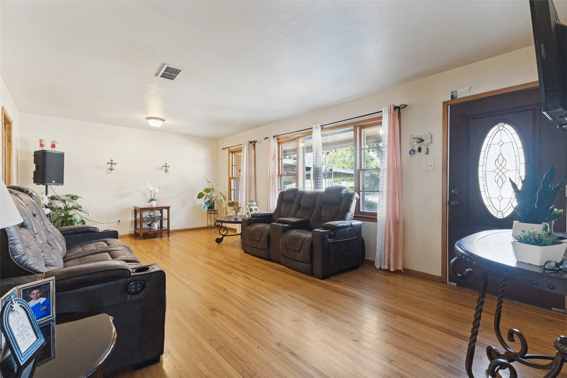 Hardwood flooring, multiple windows providing natural illumination, recessed ceiling light fixtures, and a decorative front entry door with an oval glass​​‌​​​​‌​​‌‌​‌‌​​​‌‌​‌​‌​‌​​​‌​​ insert