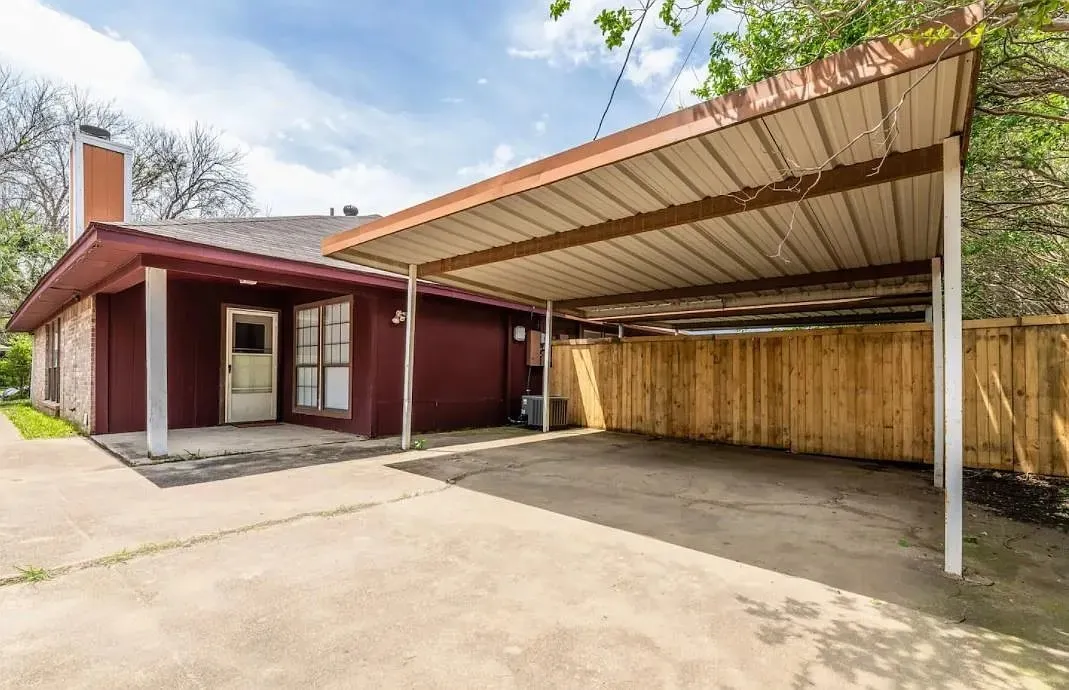 Duplex For Rent in Tarrant County , 2425 Summer Place Drive, Arlington, Texas 76014, 2 Bedroom, 2 Bathroom, Garage spaces, 1,055 Sqft, built in 1984, mls#21394562, Real Estate Agent in Arlington, Homes For Rent in Tarrant county, Homes For Rent in Arlington, Realtor in Arlington Texas, Real Estate Brokerage Independent Realty Texas, Luminita Cordes Realtor
