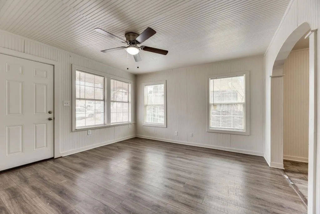 Duplex For Rent in Dallas County , 1915 Alaska Avenue, Dallas, Texas 75216, 2 Bedroom, 1 Bathroom, Garage spaces, 1,728 Sqft, built in 1925, mls#21396829, Real Estate Agent in Dallas, Homes For Rent in Dallas county, Homes For Rent in Dallas, Realtor in Dallas Texas, Real Estate Brokerage Independent Realty Texas, Luminita Cordes Realtor