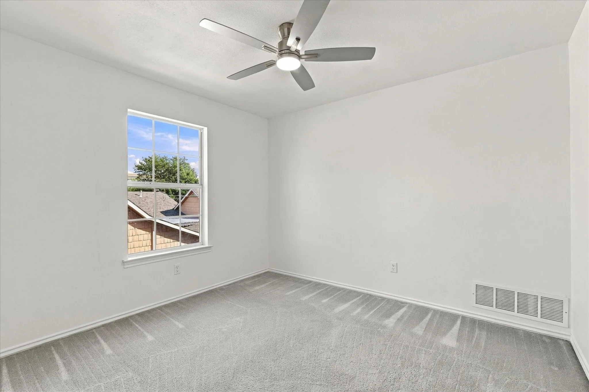 Single Family Residence For Sale in Dallas County , 4406 Zion Road, Garland, Texas 75043, 3 Bedroom, 3 Bathroom, 3 Garage spaces, 2,965 Sqft, built in 1987, mls#21392235, Real Estate Agent in Garland, Homes For Sale in Dallas county, Homes For Sale in Garland, Realtor in Garland Texas, Real Estate Brokerage Independent Realty Texas, Luminita Cordes Realtor