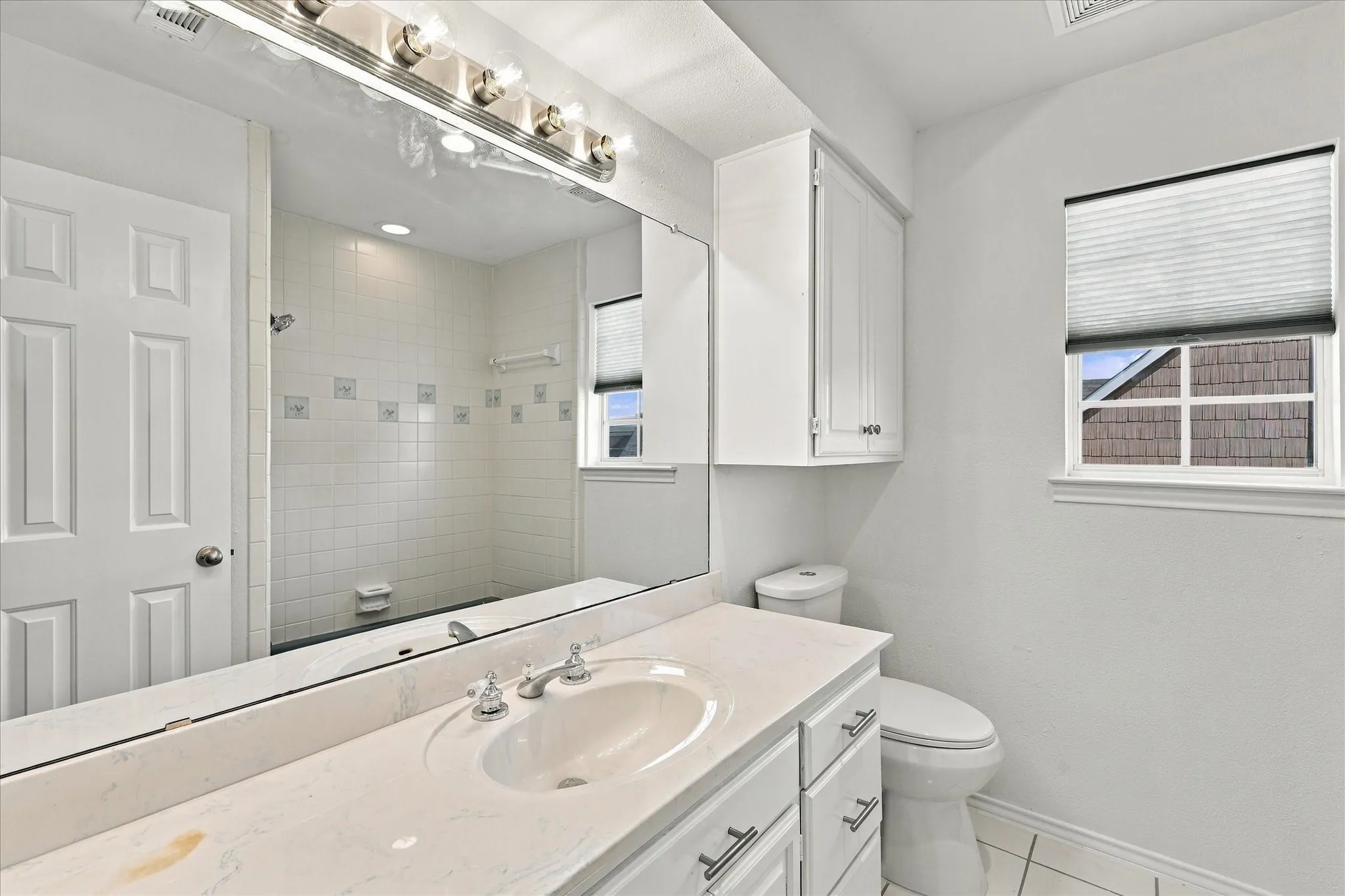 Single Family Residence For Sale in Dallas County , 4406 Zion Road, Garland, Texas 75043, 3 Bedroom, 3 Bathroom, 3 Garage spaces, 2,965 Sqft, built in 1987, mls#21392235, Real Estate Agent in Garland, Homes For Sale in Dallas county, Homes For Sale in Garland, Realtor in Garland Texas, Real Estate Brokerage Independent Realty Texas, Luminita Cordes Realtor