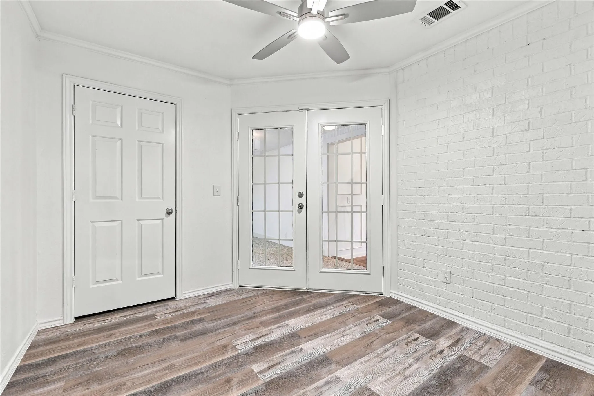 Single Family Residence For Sale in Dallas County , 4406 Zion Road, Garland, Texas 75043, 3 Bedroom, 3 Bathroom, 3 Garage spaces, 2,965 Sqft, built in 1987, mls#21392235, Real Estate Agent in Garland, Homes For Sale in Dallas county, Homes For Sale in Garland, Realtor in Garland Texas, Real Estate Brokerage Independent Realty Texas, Luminita Cordes Realtor