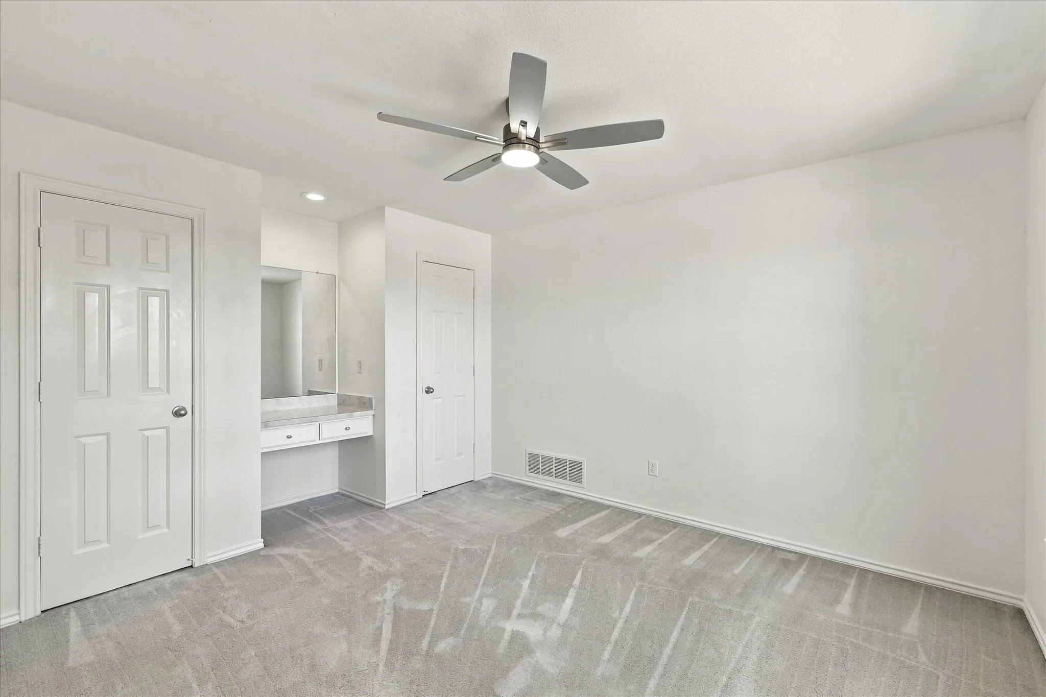 Single Family Residence For Sale in Dallas County , 4406 Zion Road, Garland, Texas 75043, 3 Bedroom, 3 Bathroom, 3 Garage spaces, 2,965 Sqft, built in 1987, mls#21392235, Real Estate Agent in Garland, Homes For Sale in Dallas county, Homes For Sale in Garland, Realtor in Garland Texas, Real Estate Brokerage Independent Realty Texas, Luminita Cordes Realtor