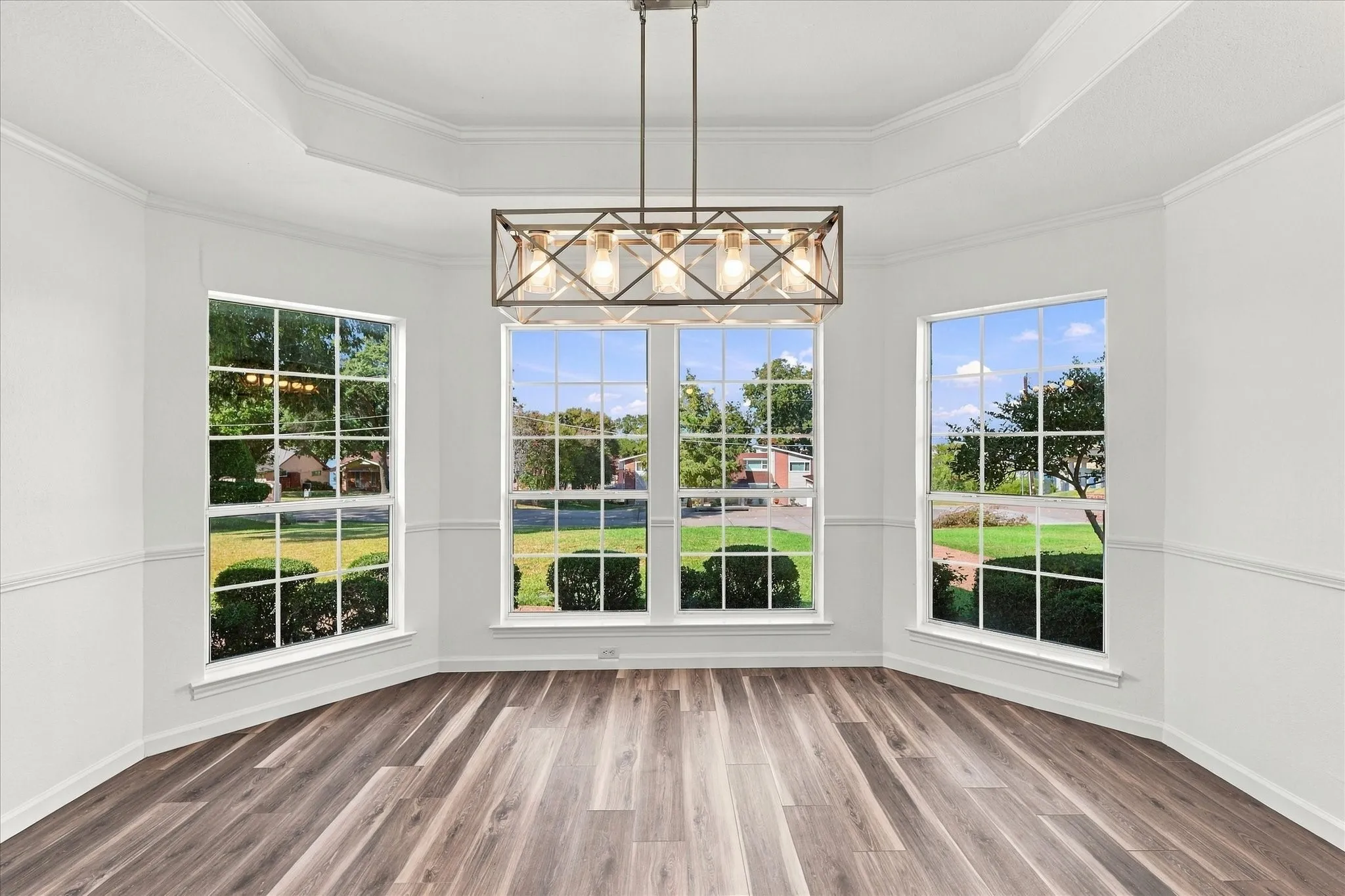 Single Family Residence For Sale in Dallas County , 4406 Zion Road, Garland, Texas 75043, 3 Bedroom, 3 Bathroom, 3 Garage spaces, 2,965 Sqft, built in 1987, mls#21392235, Real Estate Agent in Garland, Homes For Sale in Dallas county, Homes For Sale in Garland, Realtor in Garland Texas, Real Estate Brokerage Independent Realty Texas, Luminita Cordes Realtor