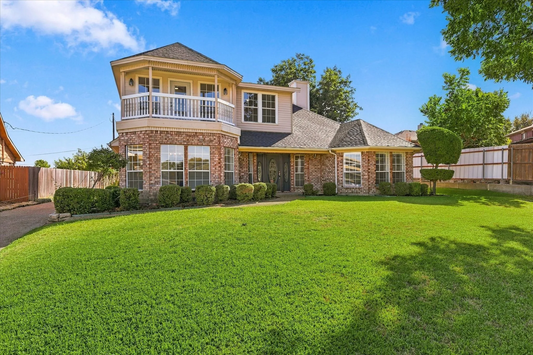 Single Family Residence For Sale in Dallas County , 4406 Zion Road, Garland, Texas 75043, 3 Bedroom, 3 Bathroom, 3 Garage spaces, 2,965 Sqft, built in 1987, mls#21392235, Real Estate Agent in Garland, Homes For Sale in Dallas county, Homes For Sale in Garland, Realtor in Garland Texas, Real Estate Brokerage Independent Realty Texas, Luminita Cordes Realtor