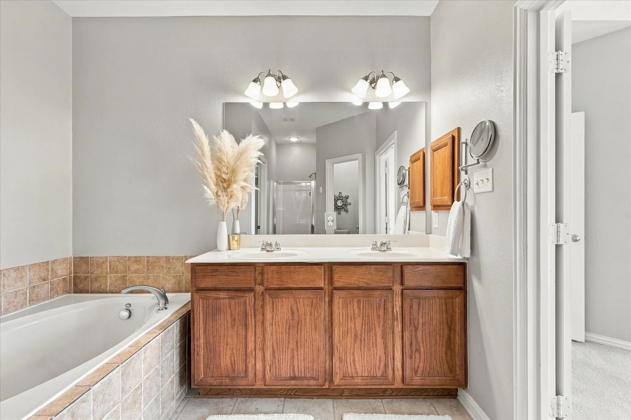 Townhouse For Rent in Dallas County , 4018 Milan Drive, Irving, Texas 75038, 3 Bedroom, 3 Bathroom, 2 Garage spaces, 1,872 Sqft, built in 2006, mls#21396526, Real Estate Agent in Irving, Homes For Rent in Dallas county, Homes For Rent in Irving, Realtor in Irving Texas, Real Estate Brokerage Independent Realty Texas, Luminita Cordes Realtor