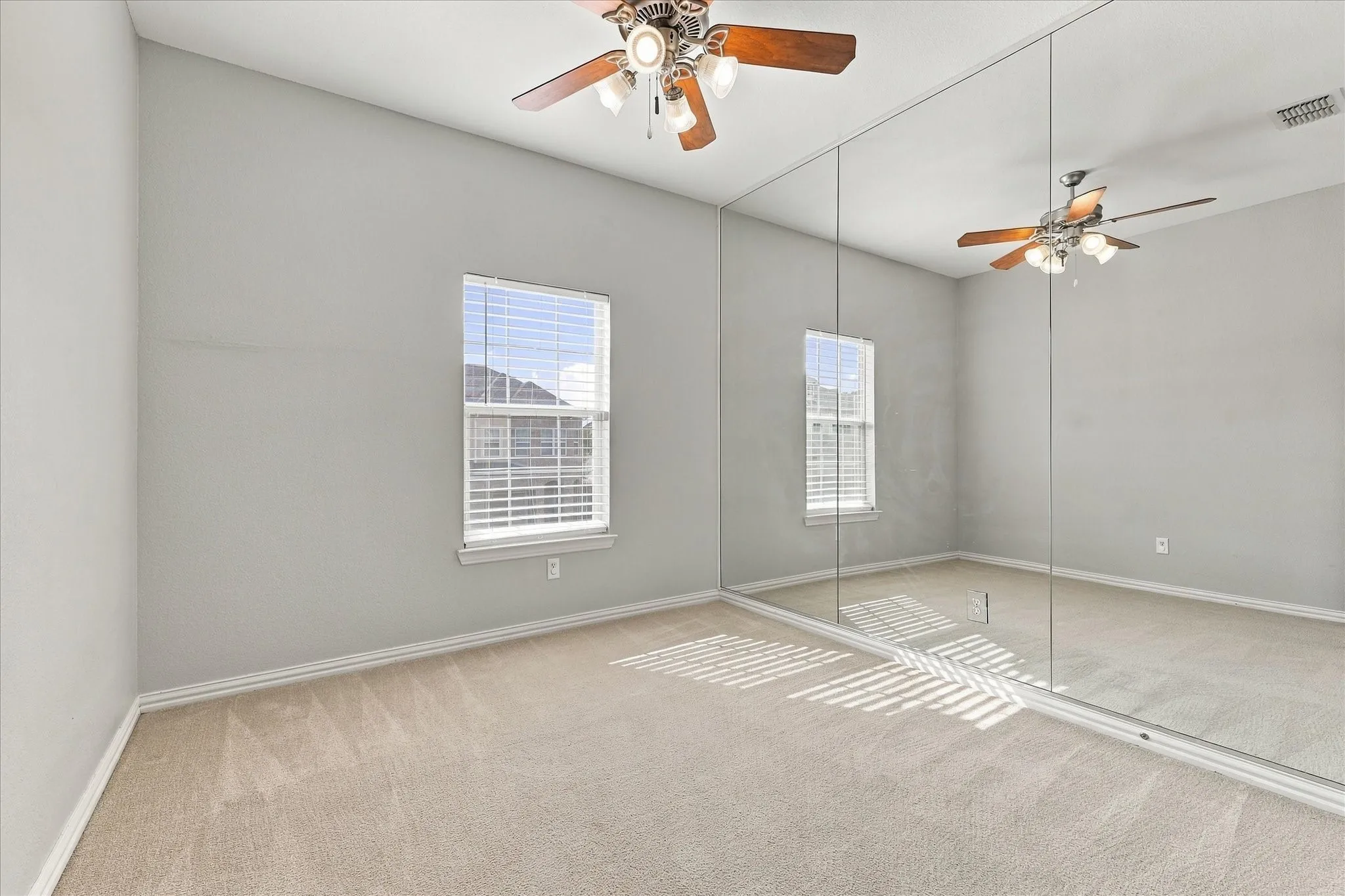 Townhouse For Rent in Dallas County , 4018 Milan Drive, Irving, Texas 75038, 3 Bedroom, 3 Bathroom, 2 Garage spaces, 1,872 Sqft, built in 2006, mls#21396526, Real Estate Agent in Irving, Homes For Rent in Dallas county, Homes For Rent in Irving, Realtor in Irving Texas, Real Estate Brokerage Independent Realty Texas, Luminita Cordes Realtor