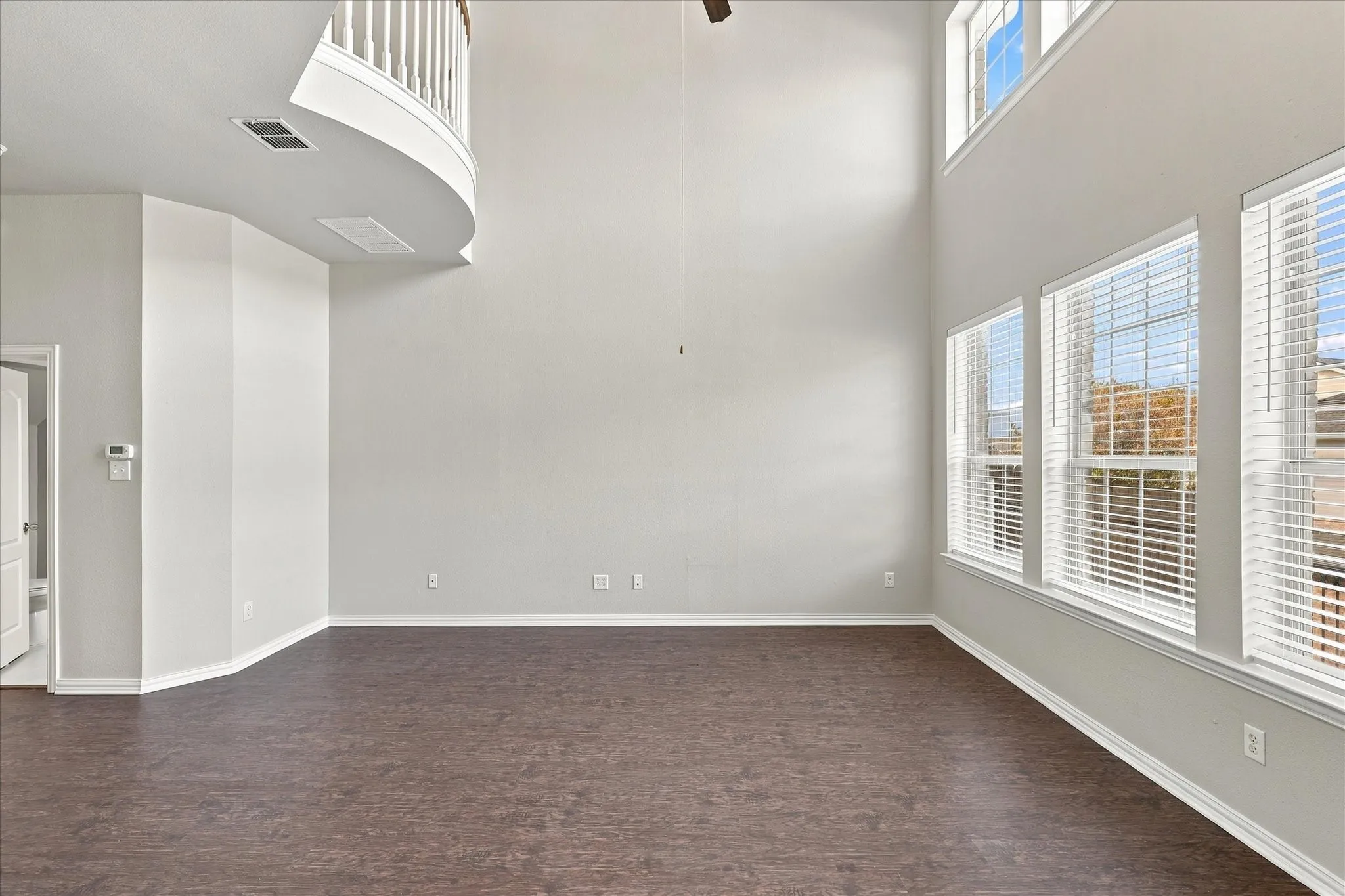 Townhouse For Rent in Dallas County , 4018 Milan Drive, Irving, Texas 75038, 3 Bedroom, 3 Bathroom, 2 Garage spaces, 1,872 Sqft, built in 2006, mls#21396526, Real Estate Agent in Irving, Homes For Rent in Dallas county, Homes For Rent in Irving, Realtor in Irving Texas, Real Estate Brokerage Independent Realty Texas, Luminita Cordes Realtor