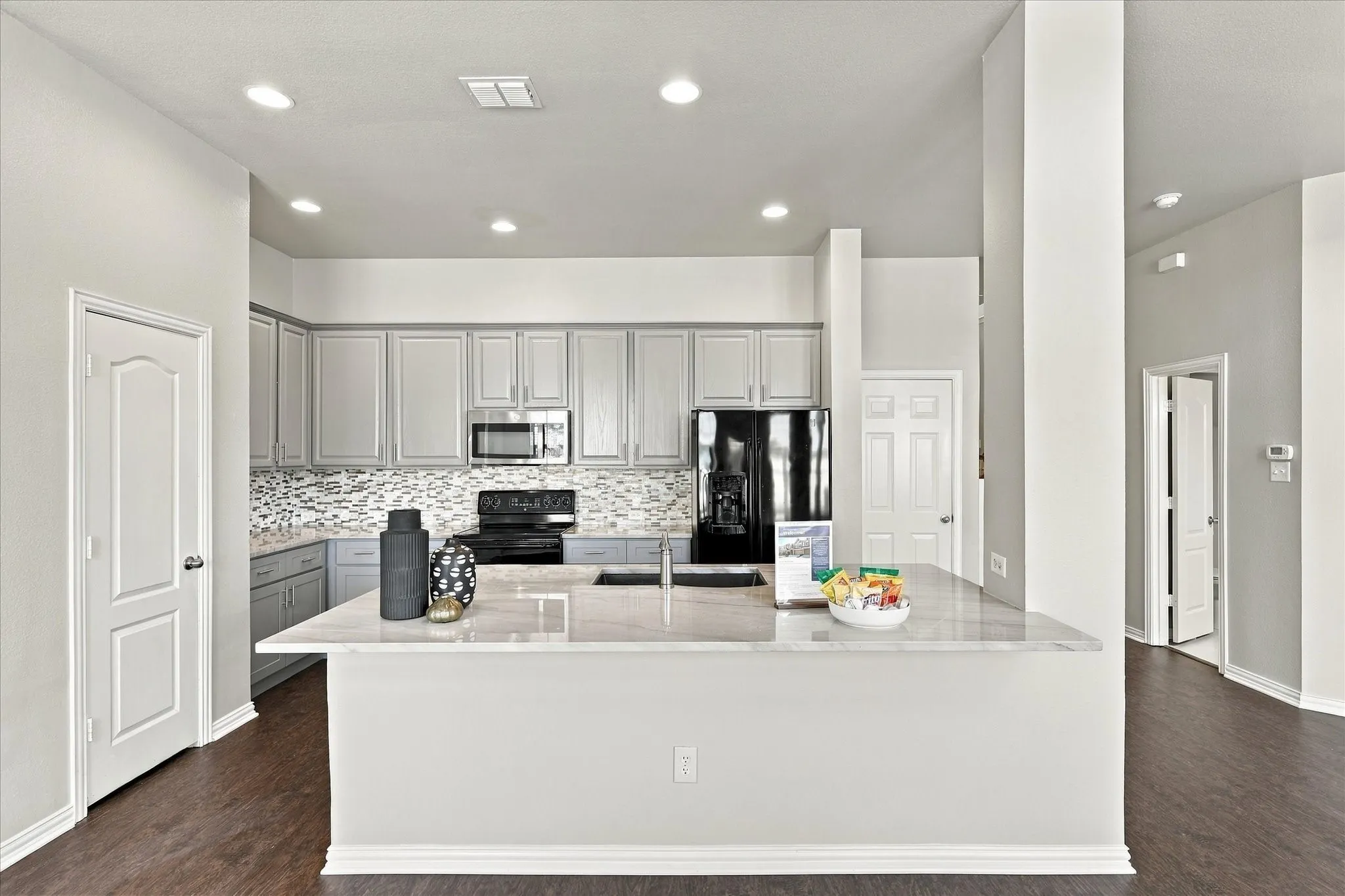 Townhouse For Rent in Dallas County , 4018 Milan Drive, Irving, Texas 75038, 3 Bedroom, 3 Bathroom, 2 Garage spaces, 1,872 Sqft, built in 2006, mls#21396526, Real Estate Agent in Irving, Homes For Rent in Dallas county, Homes For Rent in Irving, Realtor in Irving Texas, Real Estate Brokerage Independent Realty Texas, Luminita Cordes Realtor