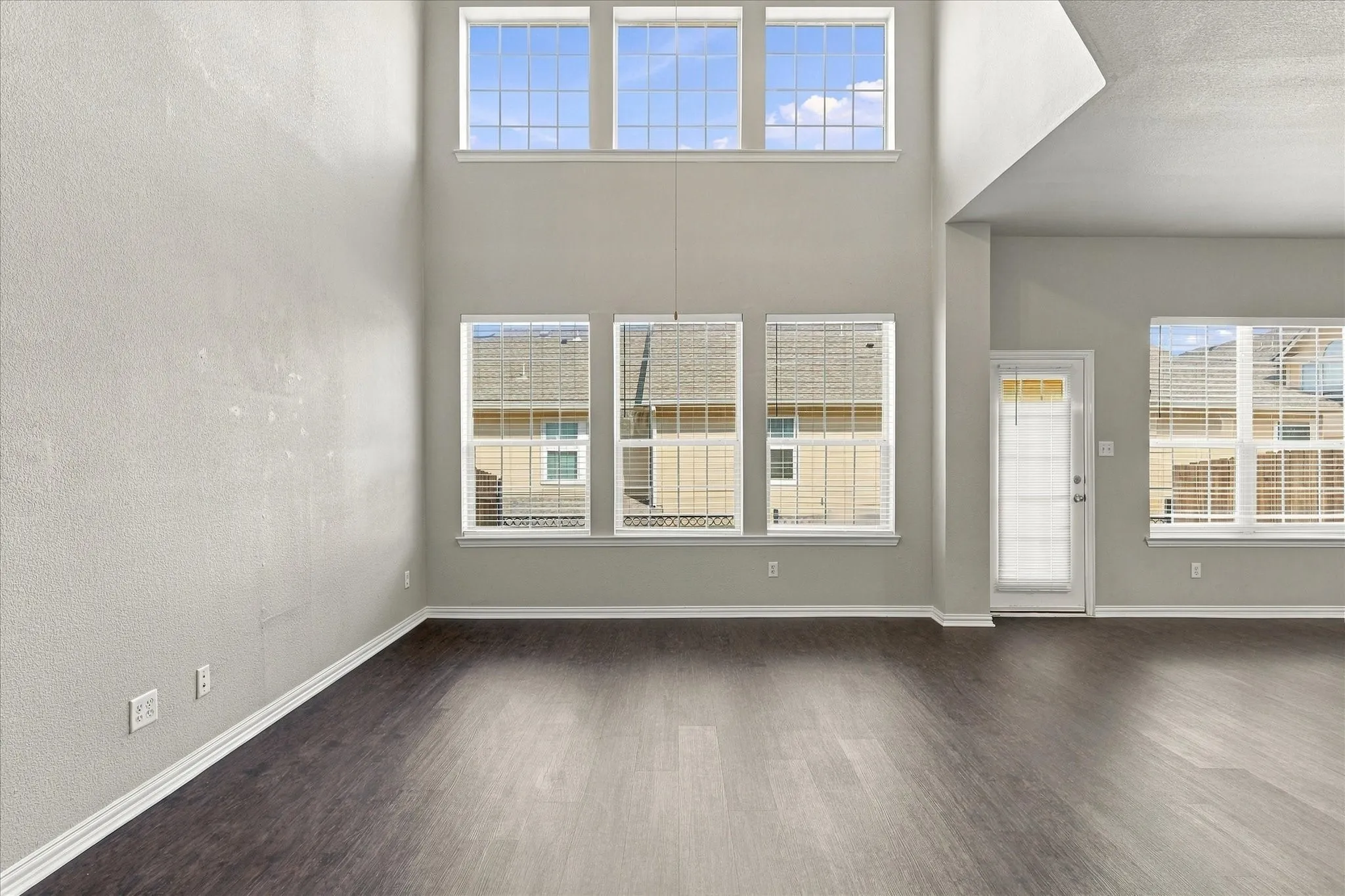 Townhouse For Rent in Dallas County , 4018 Milan Drive, Irving, Texas 75038, 3 Bedroom, 3 Bathroom, 2 Garage spaces, 1,872 Sqft, built in 2006, mls#21396526, Real Estate Agent in Irving, Homes For Rent in Dallas county, Homes For Rent in Irving, Realtor in Irving Texas, Real Estate Brokerage Independent Realty Texas, Luminita Cordes Realtor
