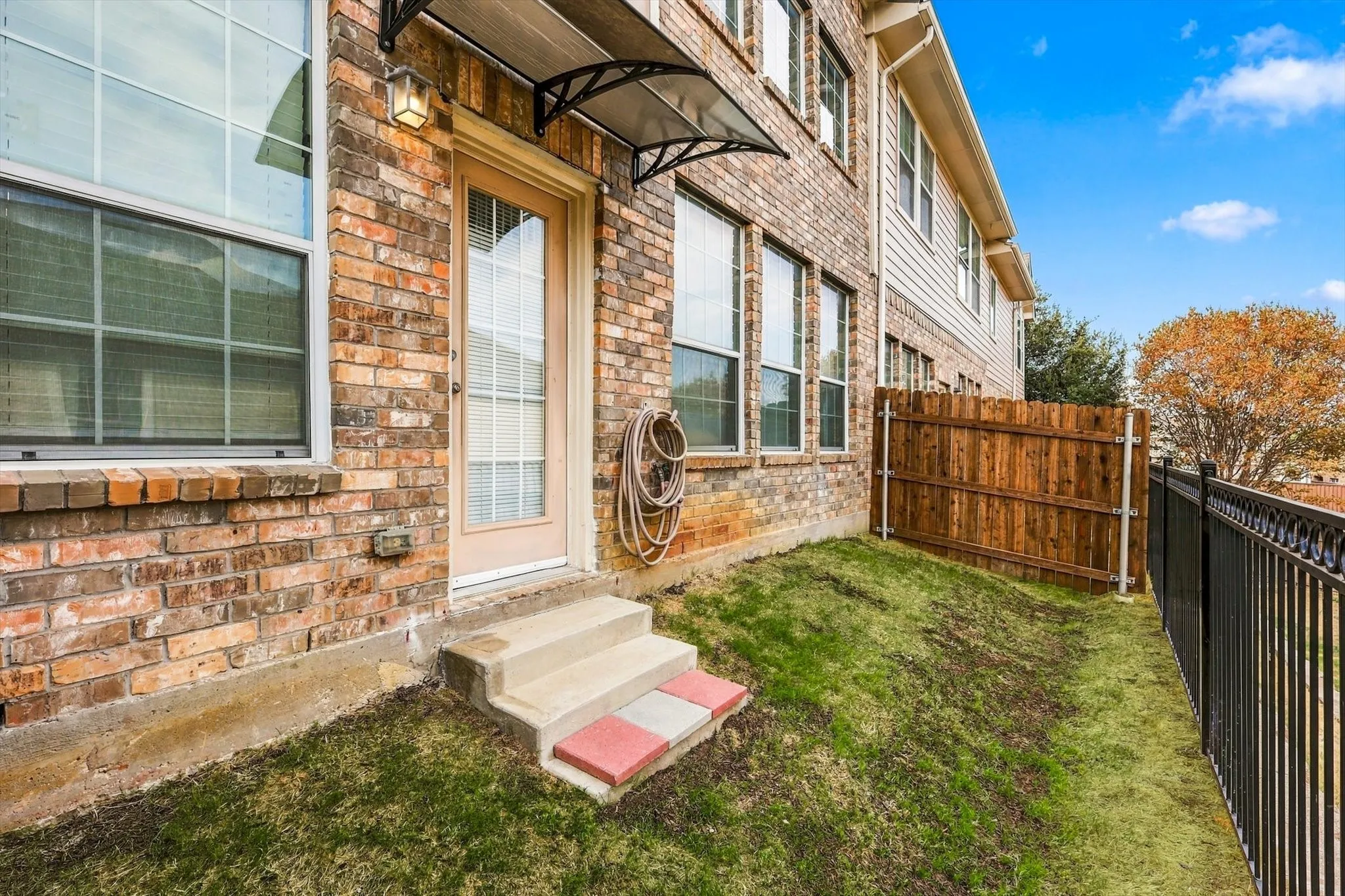 Townhouse For Rent in Dallas County , 4018 Milan Drive, Irving, Texas 75038, 3 Bedroom, 3 Bathroom, 2 Garage spaces, 1,872 Sqft, built in 2006, mls#21396526, Real Estate Agent in Irving, Homes For Rent in Dallas county, Homes For Rent in Irving, Realtor in Irving Texas, Real Estate Brokerage Independent Realty Texas, Luminita Cordes Realtor