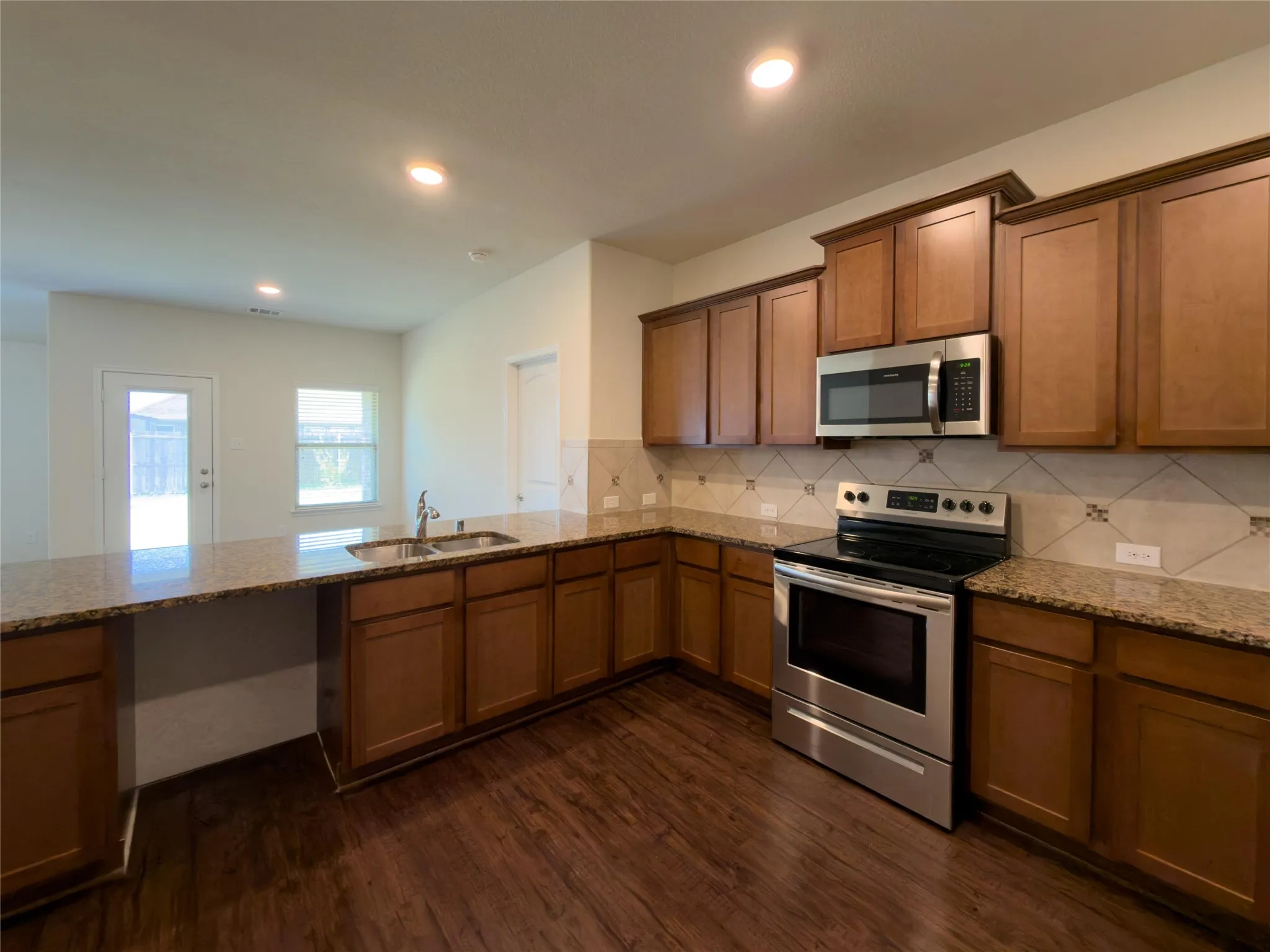 Single Family Residence For Sale in Hunt County , 3149 Honeycomb Way, Royse City, Texas 75189, 4 Bedroom, 2 Bathroom, 2 Garage spaces, 1,898 Sqft, built in 2018, mls#21396831, Real Estate Agent in Royse City, Homes For Sale in Hunt county, Homes For Sale in Royse City, Realtor in Royse City Texas, Real Estate Brokerage Independent Realty Texas, Luminita Cordes Realtor