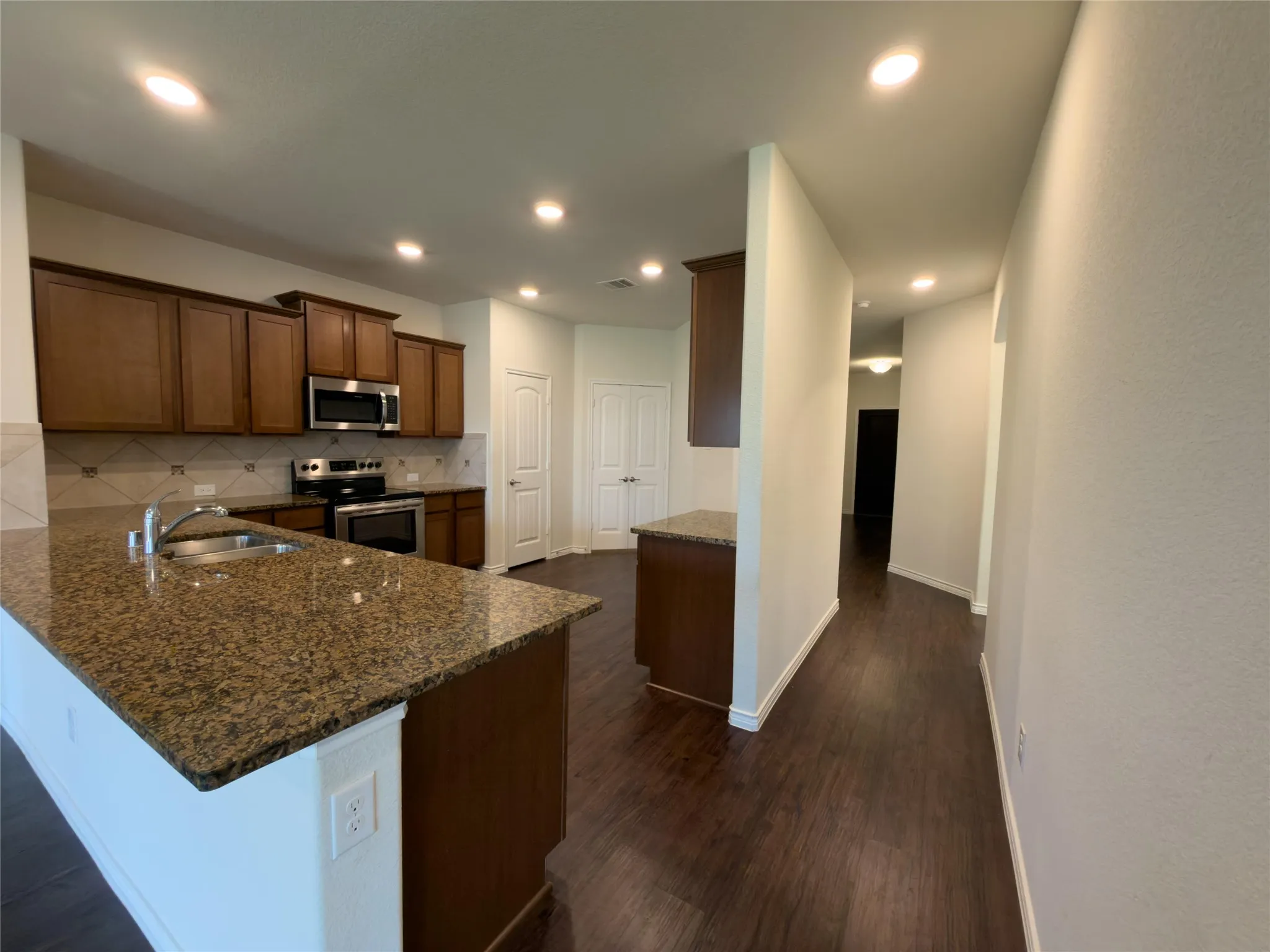 Single Family Residence For Sale in Hunt County , 3149 Honeycomb Way, Royse City, Texas 75189, 4 Bedroom, 2 Bathroom, 2 Garage spaces, 1,898 Sqft, built in 2018, mls#21396831, Real Estate Agent in Royse City, Homes For Sale in Hunt county, Homes For Sale in Royse City, Realtor in Royse City Texas, Real Estate Brokerage Independent Realty Texas, Luminita Cordes Realtor