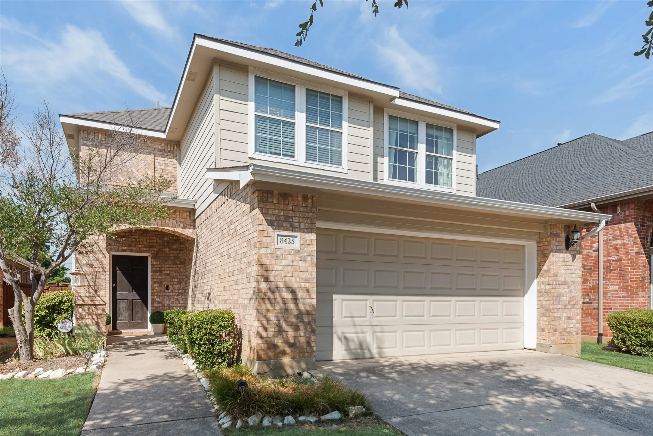 Single Family Residence For Sale in Denton County , 8425 Tyler Drive, Lantana, Texas 76226, 3 Bedroom, 3 Bathroom, 2 Garage spaces, 2,071 Sqft, built in 2003, mls#21395757, Real Estate Agent in Lantana, Homes For Sale in Denton county, Homes For Sale in Lantana, Realtor in Lantana Texas, Real Estate Brokerage Independent Realty Texas, Luminita Cordes Realtor