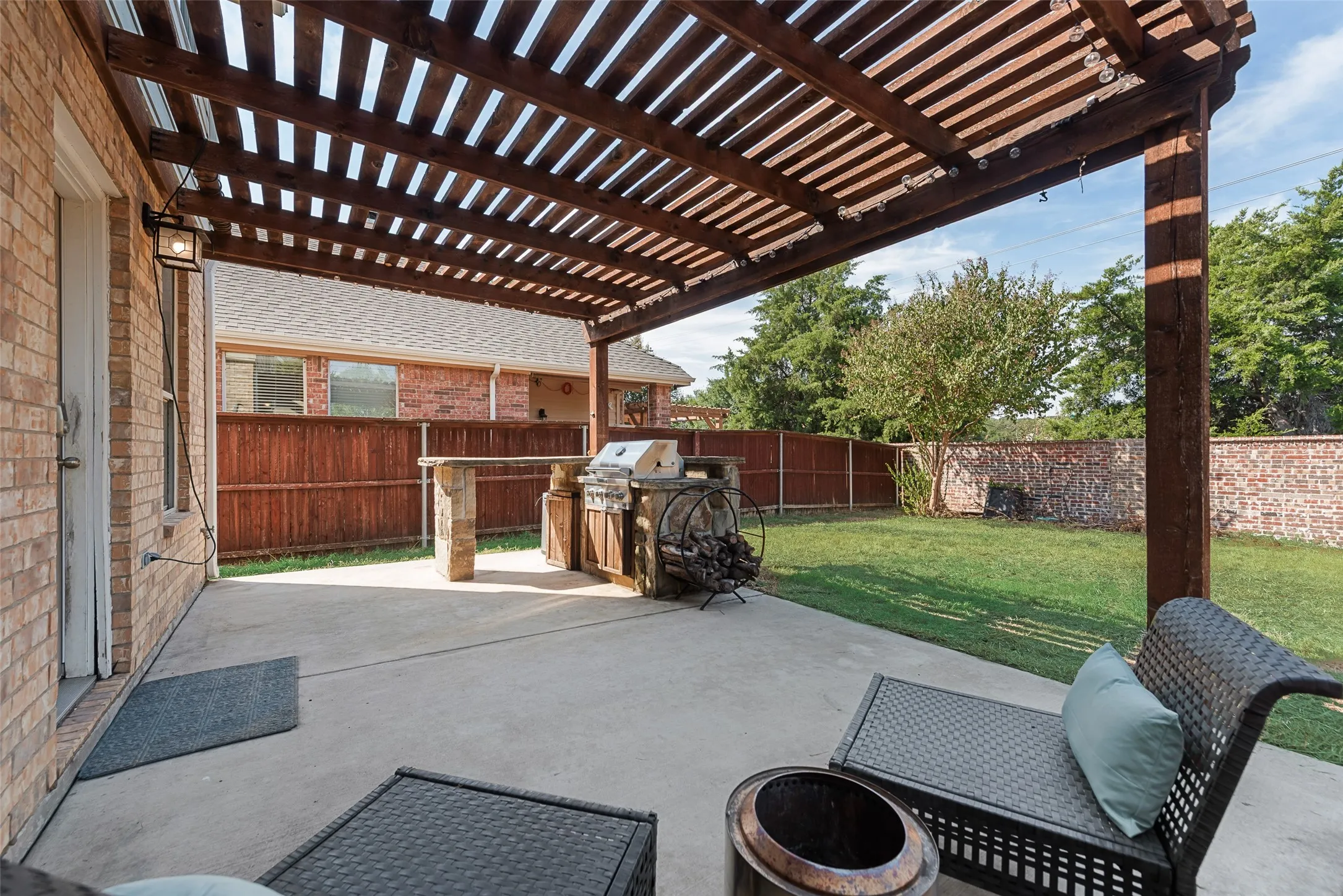 Single Family Residence For Sale in Denton County , 8425 Tyler Drive, Lantana, Texas 76226, 3 Bedroom, 3 Bathroom, 2 Garage spaces, 2,071 Sqft, built in 2003, mls#21395757, Real Estate Agent in Lantana, Homes For Sale in Denton county, Homes For Sale in Lantana, Realtor in Lantana Texas, Real Estate Brokerage Independent Realty Texas, Luminita Cordes Realtor