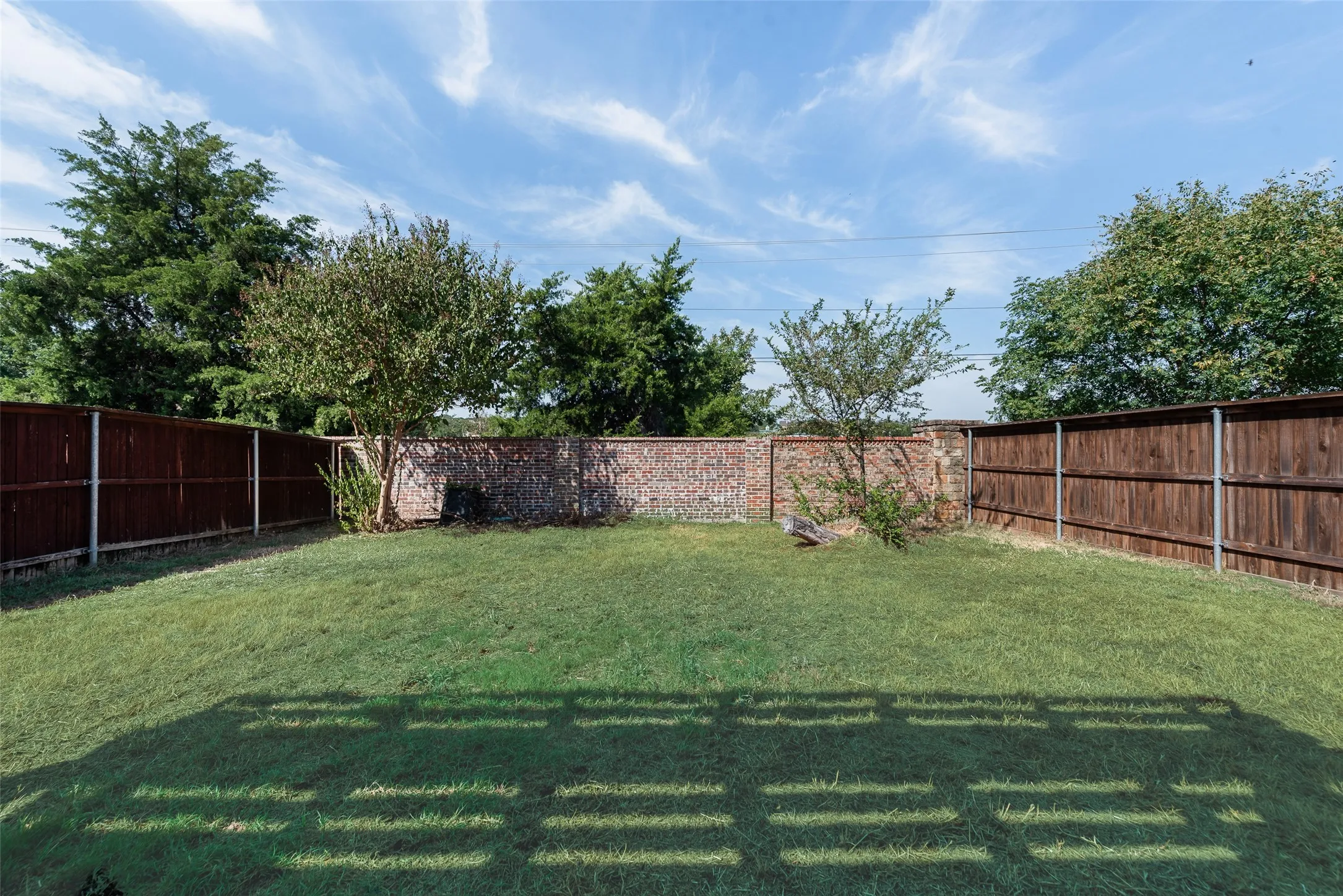 Single Family Residence For Sale in Denton County , 8425 Tyler Drive, Lantana, Texas 76226, 3 Bedroom, 3 Bathroom, 2 Garage spaces, 2,071 Sqft, built in 2003, mls#21395757, Real Estate Agent in Lantana, Homes For Sale in Denton county, Homes For Sale in Lantana, Realtor in Lantana Texas, Real Estate Brokerage Independent Realty Texas, Luminita Cordes Realtor