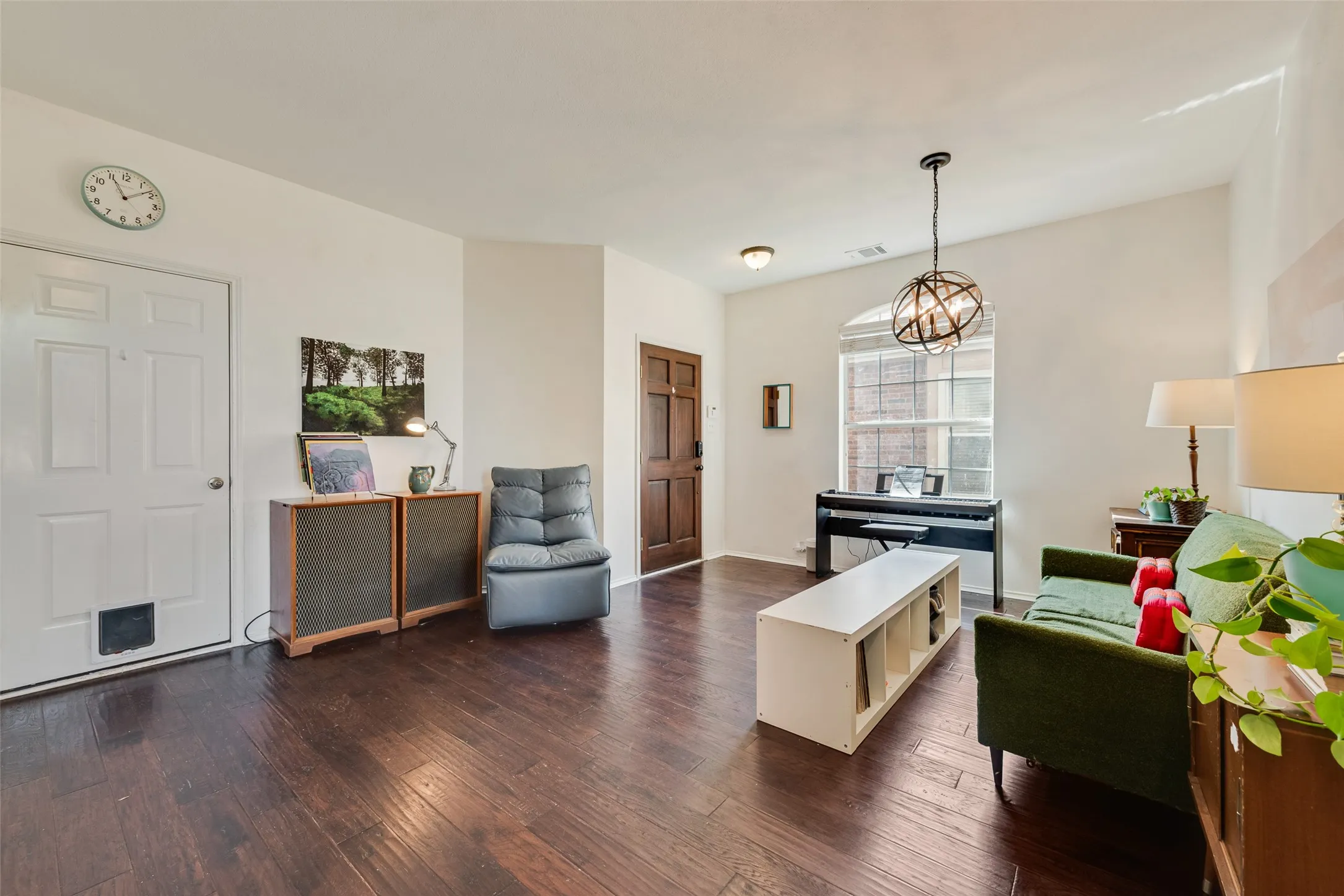 Single Family Residence For Sale in Denton County , 8425 Tyler Drive, Lantana, Texas 76226, 3 Bedroom, 3 Bathroom, 2 Garage spaces, 2,071 Sqft, built in 2003, mls#21395757, Real Estate Agent in Lantana, Homes For Sale in Denton county, Homes For Sale in Lantana, Realtor in Lantana Texas, Real Estate Brokerage Independent Realty Texas, Luminita Cordes Realtor