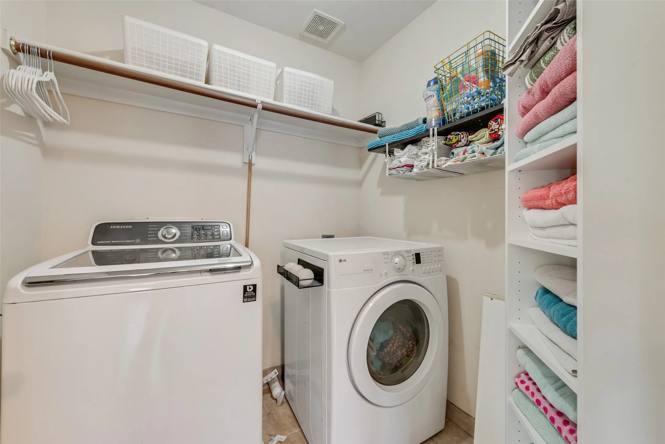 Single Family Residence For Sale in Denton County , 8425 Tyler Drive, Lantana, Texas 76226, 3 Bedroom, 3 Bathroom, 2 Garage spaces, 2,071 Sqft, built in 2003, mls#21395757, Real Estate Agent in Lantana, Homes For Sale in Denton county, Homes For Sale in Lantana, Realtor in Lantana Texas, Real Estate Brokerage Independent Realty Texas, Luminita Cordes Realtor