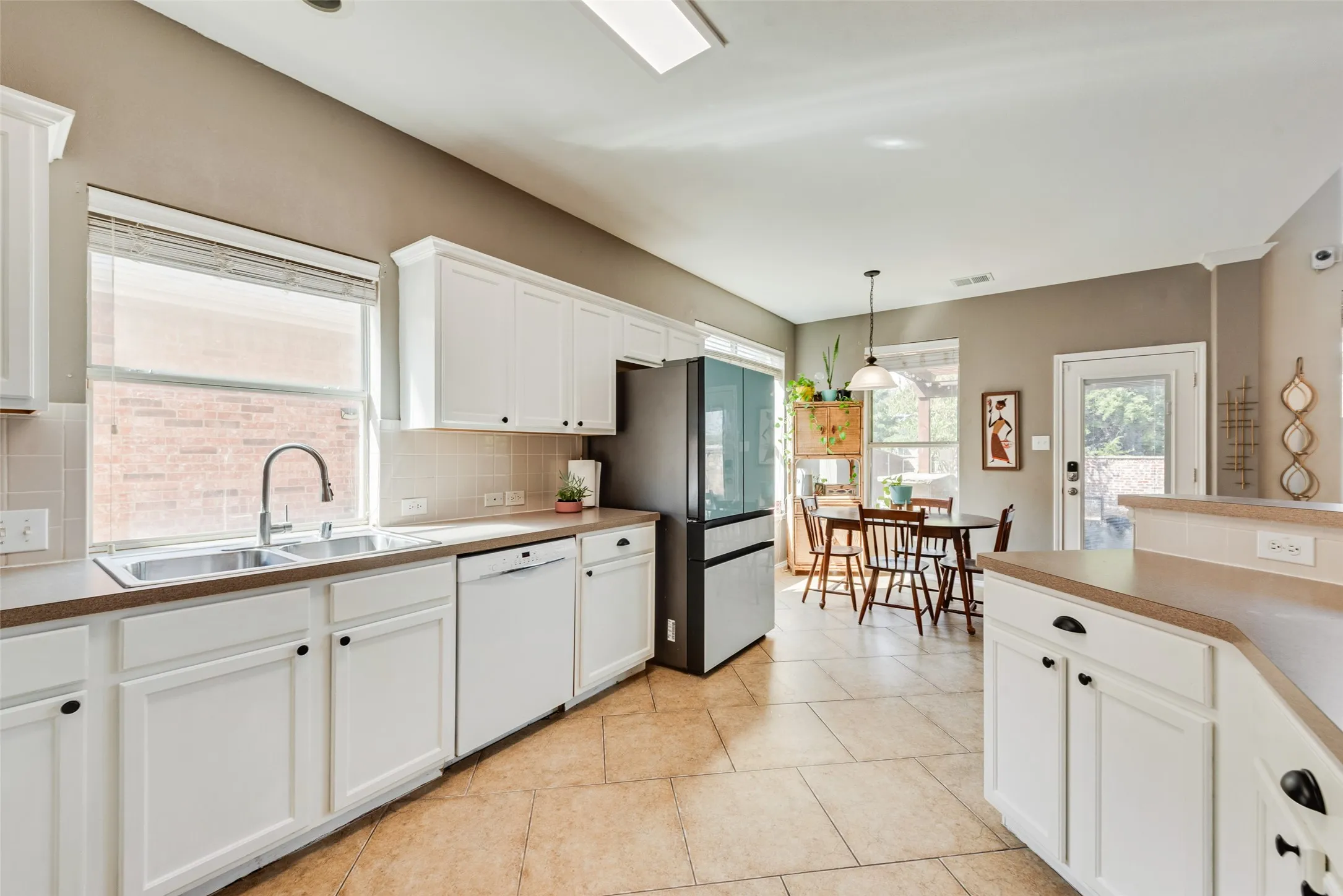 Single Family Residence For Sale in Denton County , 8425 Tyler Drive, Lantana, Texas 76226, 3 Bedroom, 3 Bathroom, 2 Garage spaces, 2,071 Sqft, built in 2003, mls#21395757, Real Estate Agent in Lantana, Homes For Sale in Denton county, Homes For Sale in Lantana, Realtor in Lantana Texas, Real Estate Brokerage Independent Realty Texas, Luminita Cordes Realtor