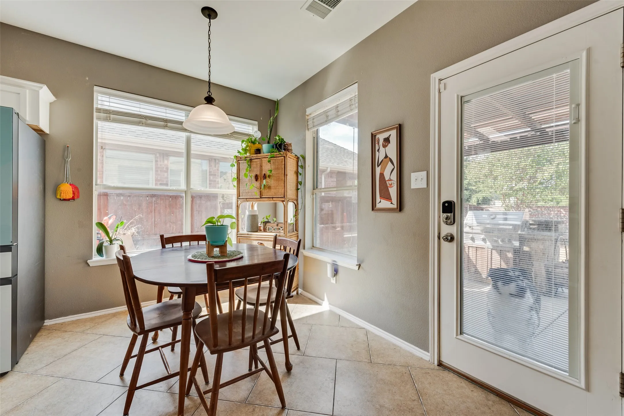 Single Family Residence For Sale in Denton County , 8425 Tyler Drive, Lantana, Texas 76226, 3 Bedroom, 3 Bathroom, 2 Garage spaces, 2,071 Sqft, built in 2003, mls#21395757, Real Estate Agent in Lantana, Homes For Sale in Denton county, Homes For Sale in Lantana, Realtor in Lantana Texas, Real Estate Brokerage Independent Realty Texas, Luminita Cordes Realtor