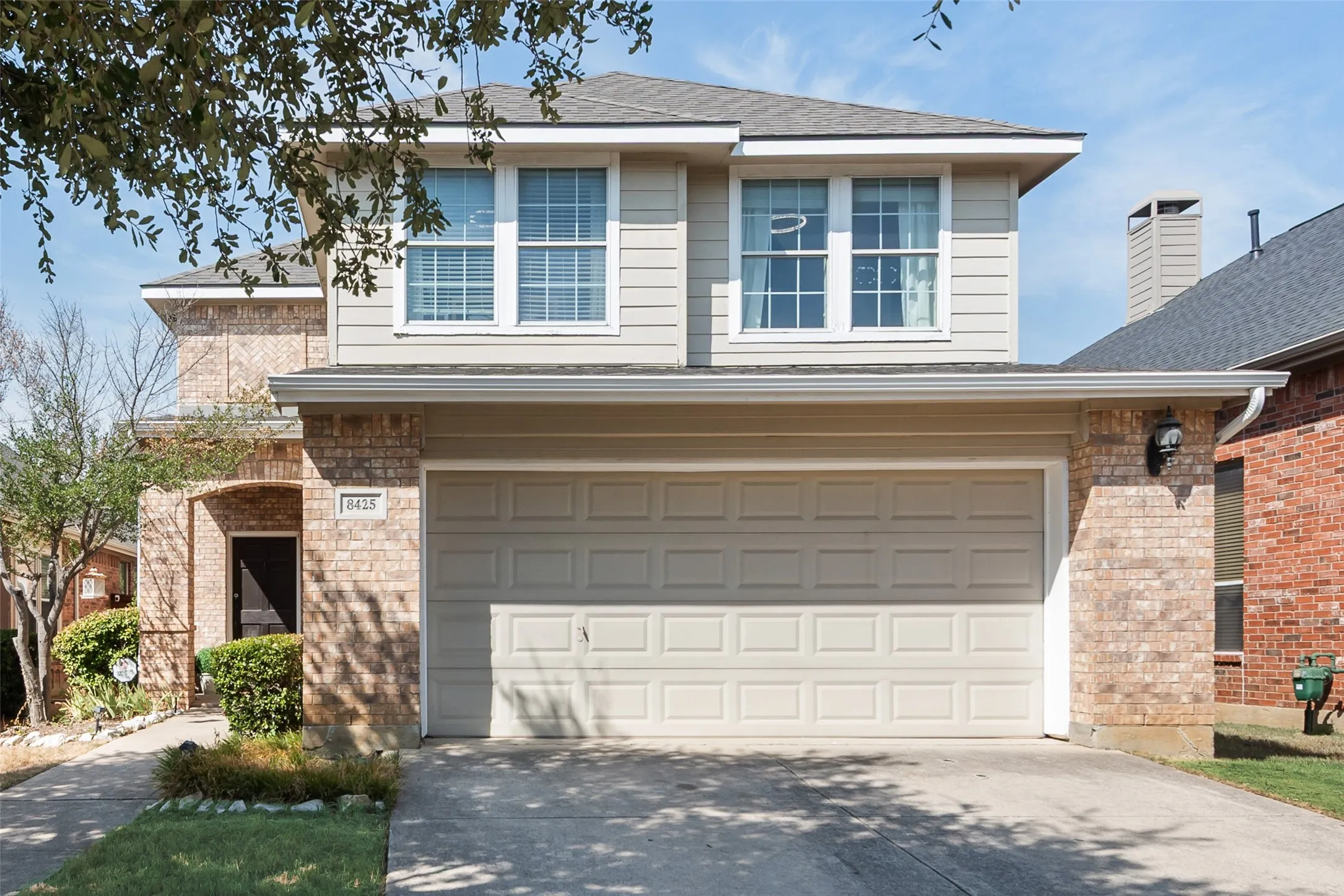 Single Family Residence For Sale in Denton County , 8425 Tyler Drive, Lantana, Texas 76226, 3 Bedroom, 3 Bathroom, 2 Garage spaces, 2,071 Sqft, built in 2003, mls#21395757, Real Estate Agent in Lantana, Homes For Sale in Denton county, Homes For Sale in Lantana, Realtor in Lantana Texas, Real Estate Brokerage Independent Realty Texas, Luminita Cordes Realtor