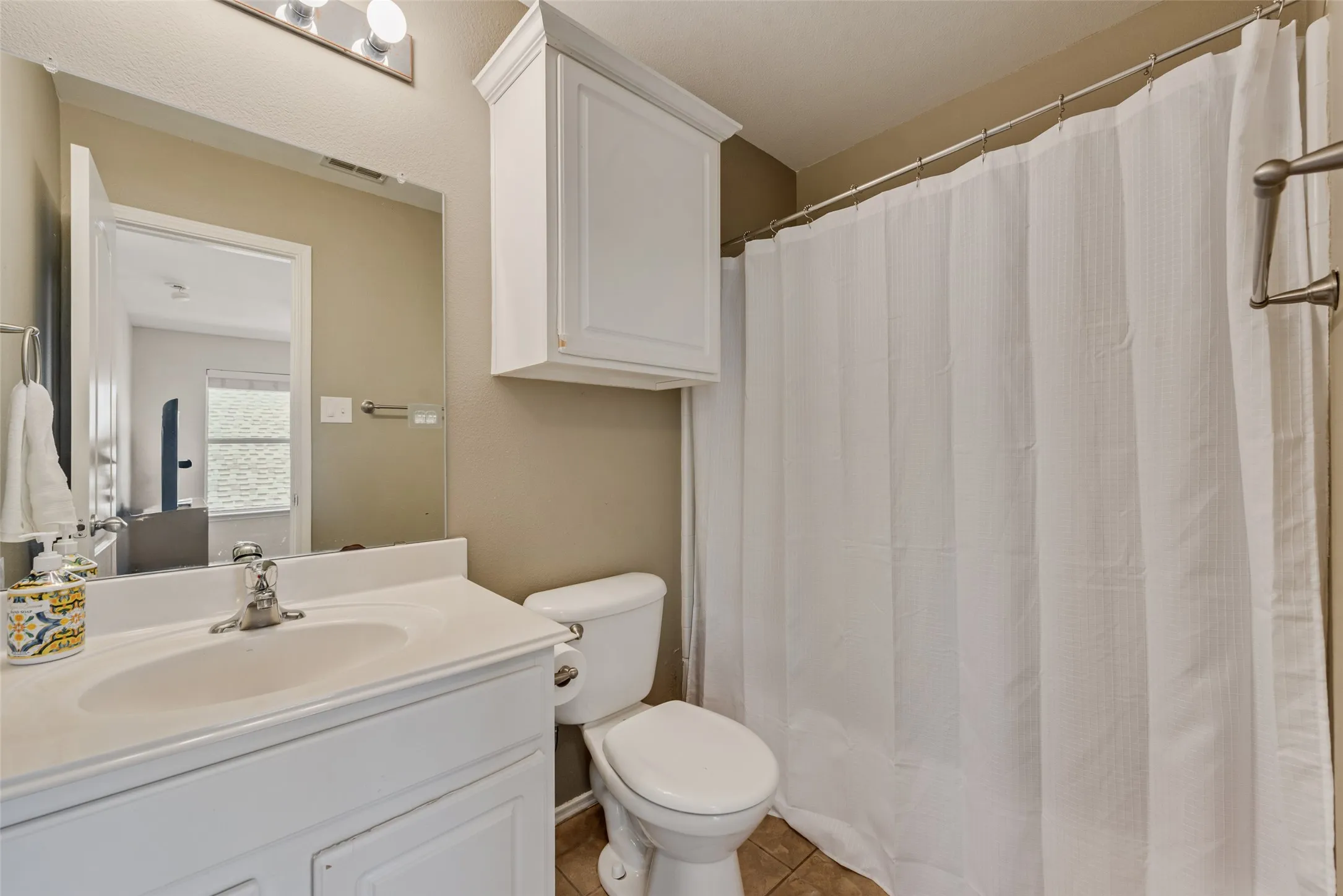Single Family Residence For Sale in Denton County , 8425 Tyler Drive, Lantana, Texas 76226, 3 Bedroom, 3 Bathroom, 2 Garage spaces, 2,071 Sqft, built in 2003, mls#21395757, Real Estate Agent in Lantana, Homes For Sale in Denton county, Homes For Sale in Lantana, Realtor in Lantana Texas, Real Estate Brokerage Independent Realty Texas, Luminita Cordes Realtor