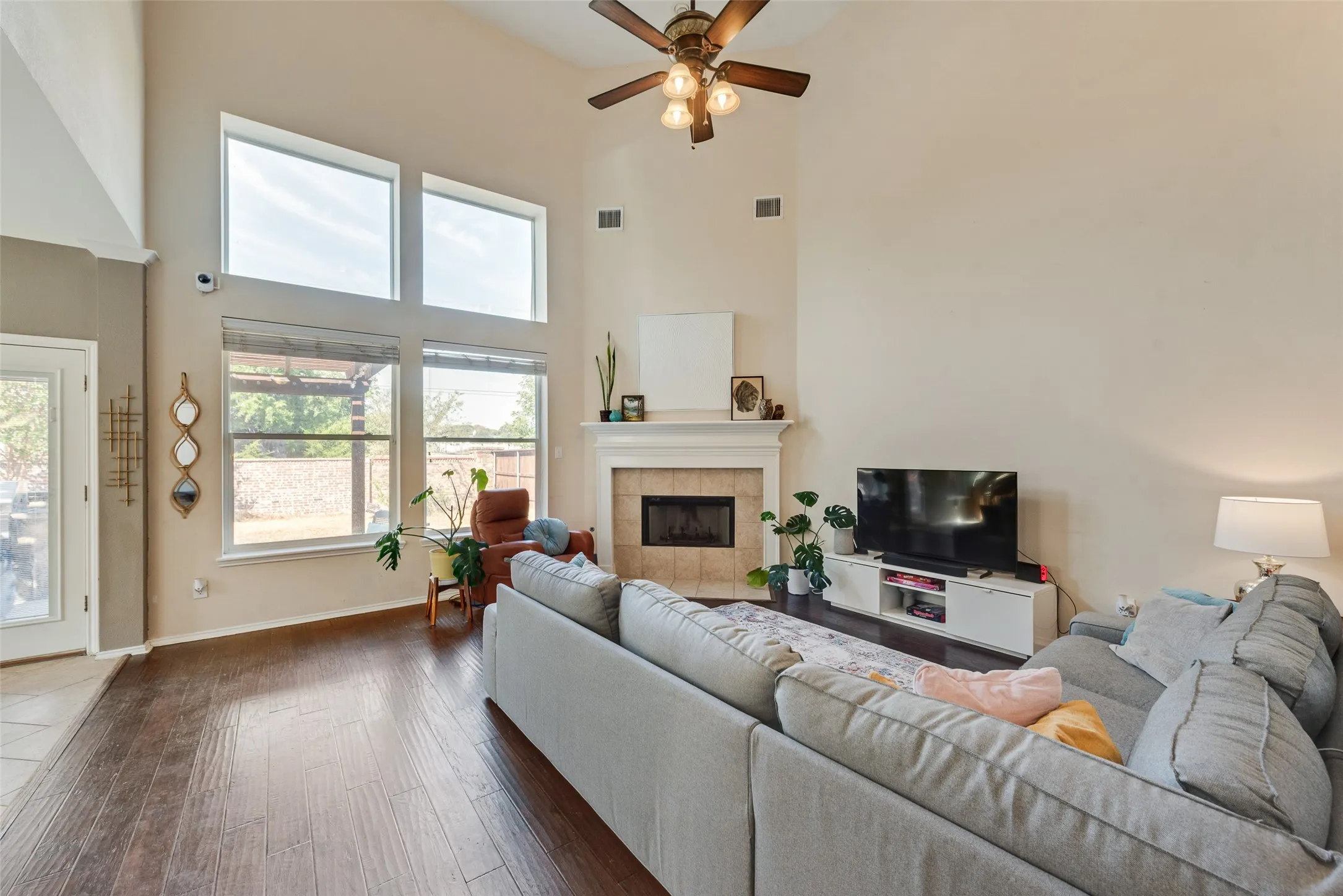 Single Family Residence For Sale in Denton County , 8425 Tyler Drive, Lantana, Texas 76226, 3 Bedroom, 3 Bathroom, 2 Garage spaces, 2,071 Sqft, built in 2003, mls#21395757, Real Estate Agent in Lantana, Homes For Sale in Denton county, Homes For Sale in Lantana, Realtor in Lantana Texas, Real Estate Brokerage Independent Realty Texas, Luminita Cordes Realtor