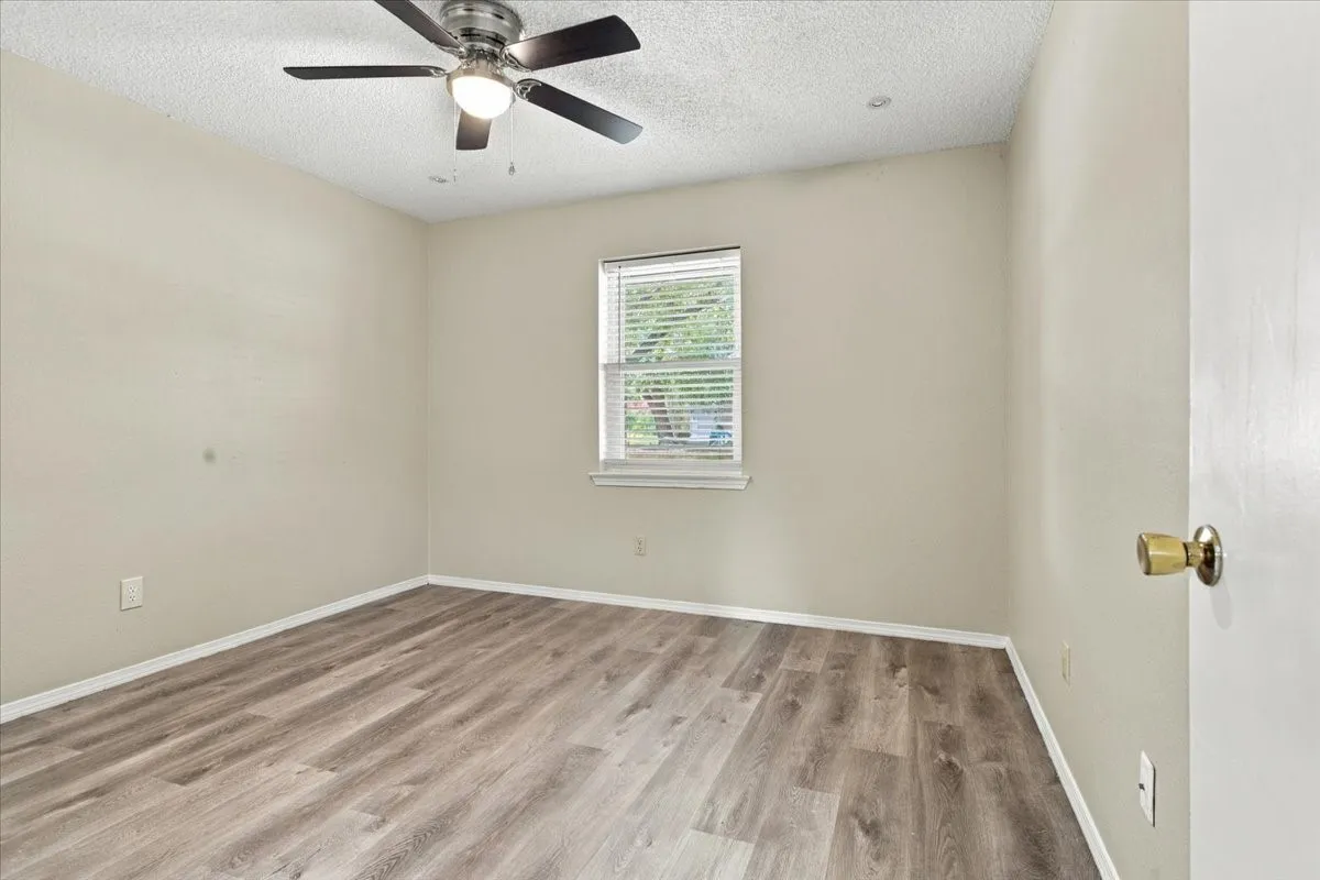 Single Family Residence For Sale in Fannin County , 2108 N Village, Bonham, Texas 75418, 3 Bedroom, 2 Bathroom, 2 Garage spaces, 1,406 Sqft, built in 1981, mls#21396605, Real Estate Agent in Bonham, Homes For Sale in Fannin county, Homes For Sale in Bonham, Realtor in Bonham Texas, Real Estate Brokerage Independent Realty Texas, Luminita Cordes Realtor