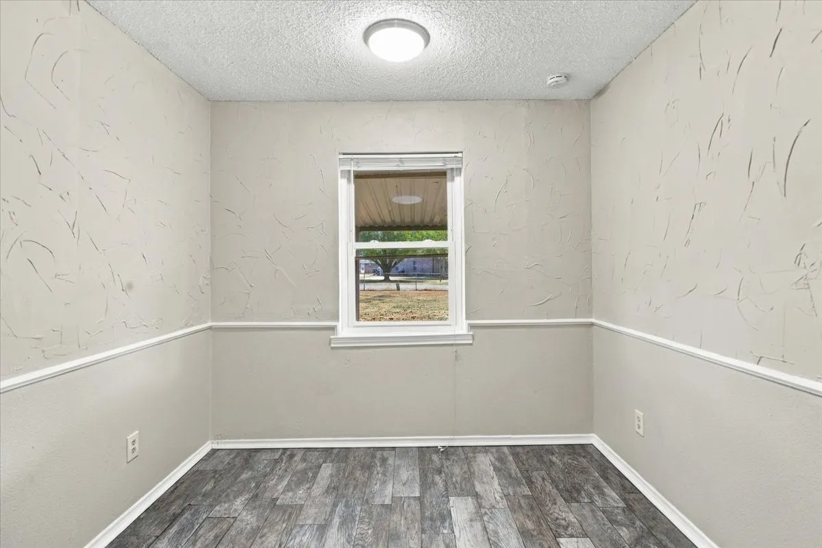 Single Family Residence For Sale in Fannin County , 2108 N Village, Bonham, Texas 75418, 3 Bedroom, 2 Bathroom, 2 Garage spaces, 1,406 Sqft, built in 1981, mls#21396605, Real Estate Agent in Bonham, Homes For Sale in Fannin county, Homes For Sale in Bonham, Realtor in Bonham Texas, Real Estate Brokerage Independent Realty Texas, Luminita Cordes Realtor