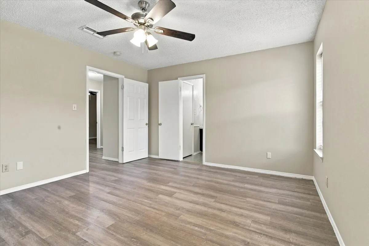 Single Family Residence For Sale in Fannin County , 2108 N Village, Bonham, Texas 75418, 3 Bedroom, 2 Bathroom, 2 Garage spaces, 1,406 Sqft, built in 1981, mls#21396605, Real Estate Agent in Bonham, Homes For Sale in Fannin county, Homes For Sale in Bonham, Realtor in Bonham Texas, Real Estate Brokerage Independent Realty Texas, Luminita Cordes Realtor