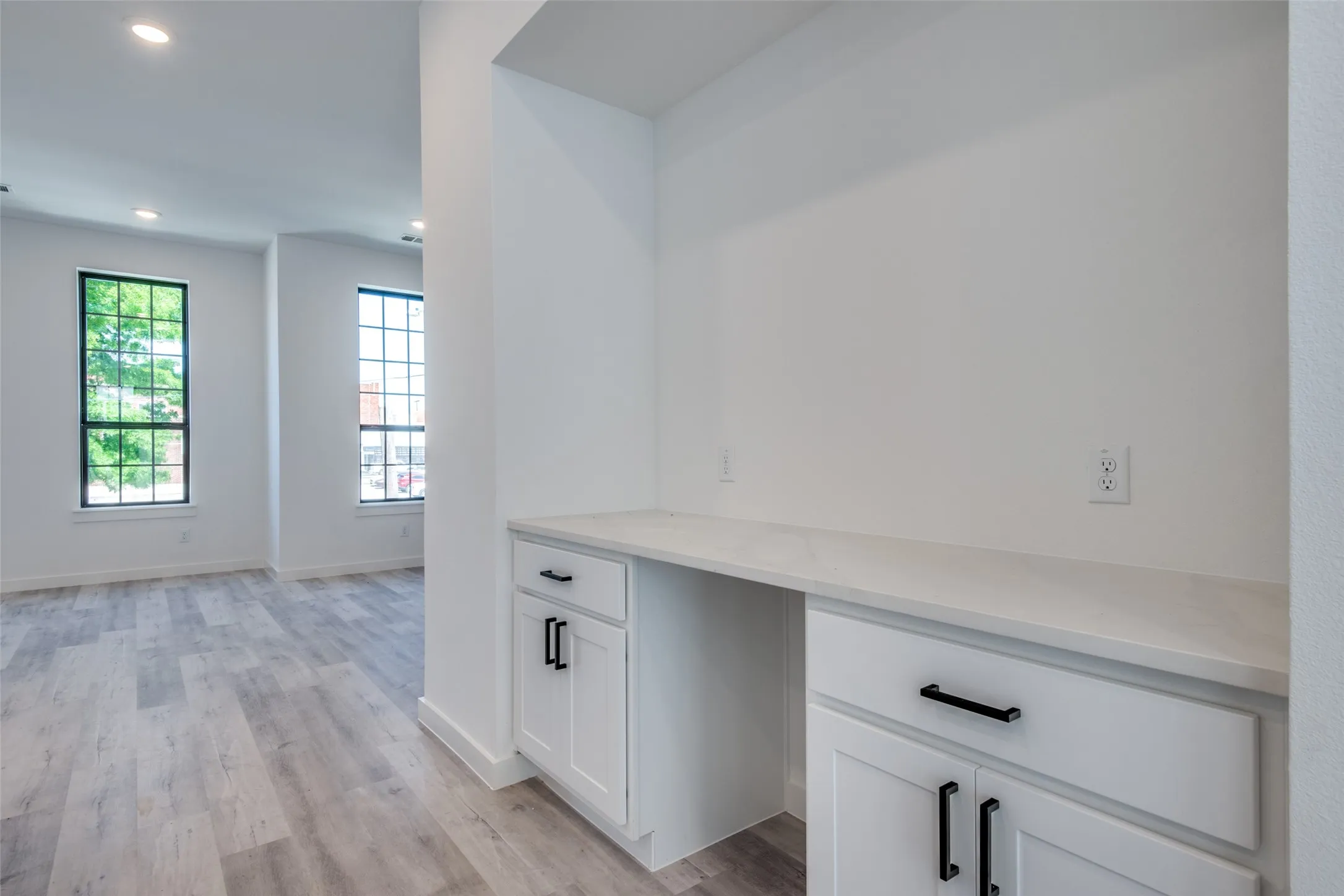 Townhouse For Rent in Dallas County , 4808 San Jacinto Street 103, Dallas, Texas 75204, 2 Bedroom, 3 Bathroom, 2 Garage spaces, 1,872 Sqft, built in 2021, mls#21396833, Real Estate Agent in Dallas, Homes For Rent in Dallas county, Homes For Rent in Dallas, Realtor in Dallas Texas, Real Estate Brokerage Independent Realty Texas, Luminita Cordes Realtor