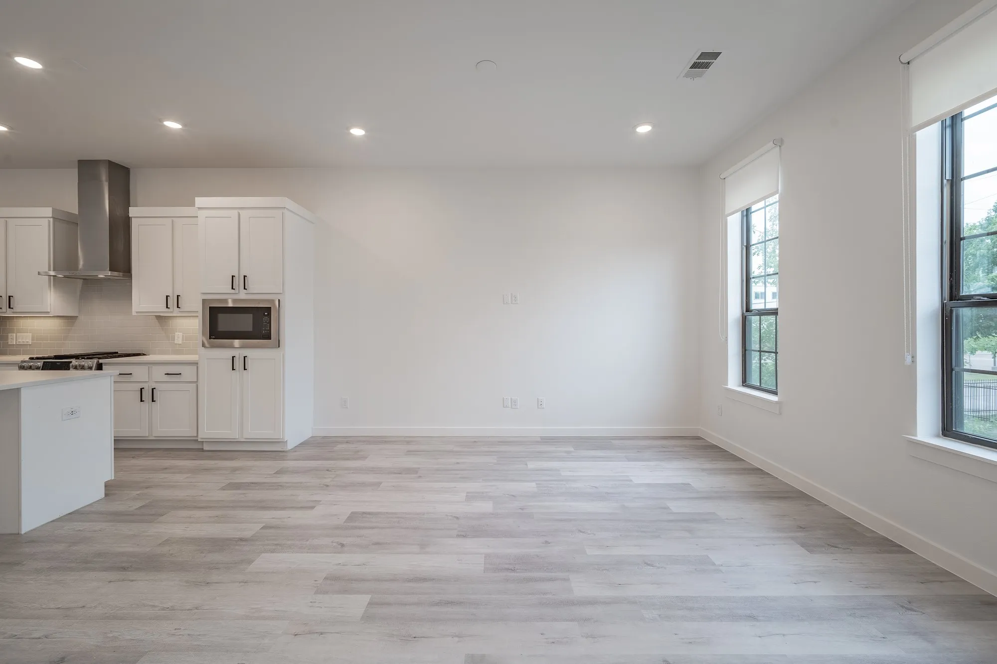 Townhouse For Rent in Dallas County , 4808 San Jacinto Street 103, Dallas, Texas 75204, 2 Bedroom, 3 Bathroom, 2 Garage spaces, 1,872 Sqft, built in 2021, mls#21396833, Real Estate Agent in Dallas, Homes For Rent in Dallas county, Homes For Rent in Dallas, Realtor in Dallas Texas, Real Estate Brokerage Independent Realty Texas, Luminita Cordes Realtor