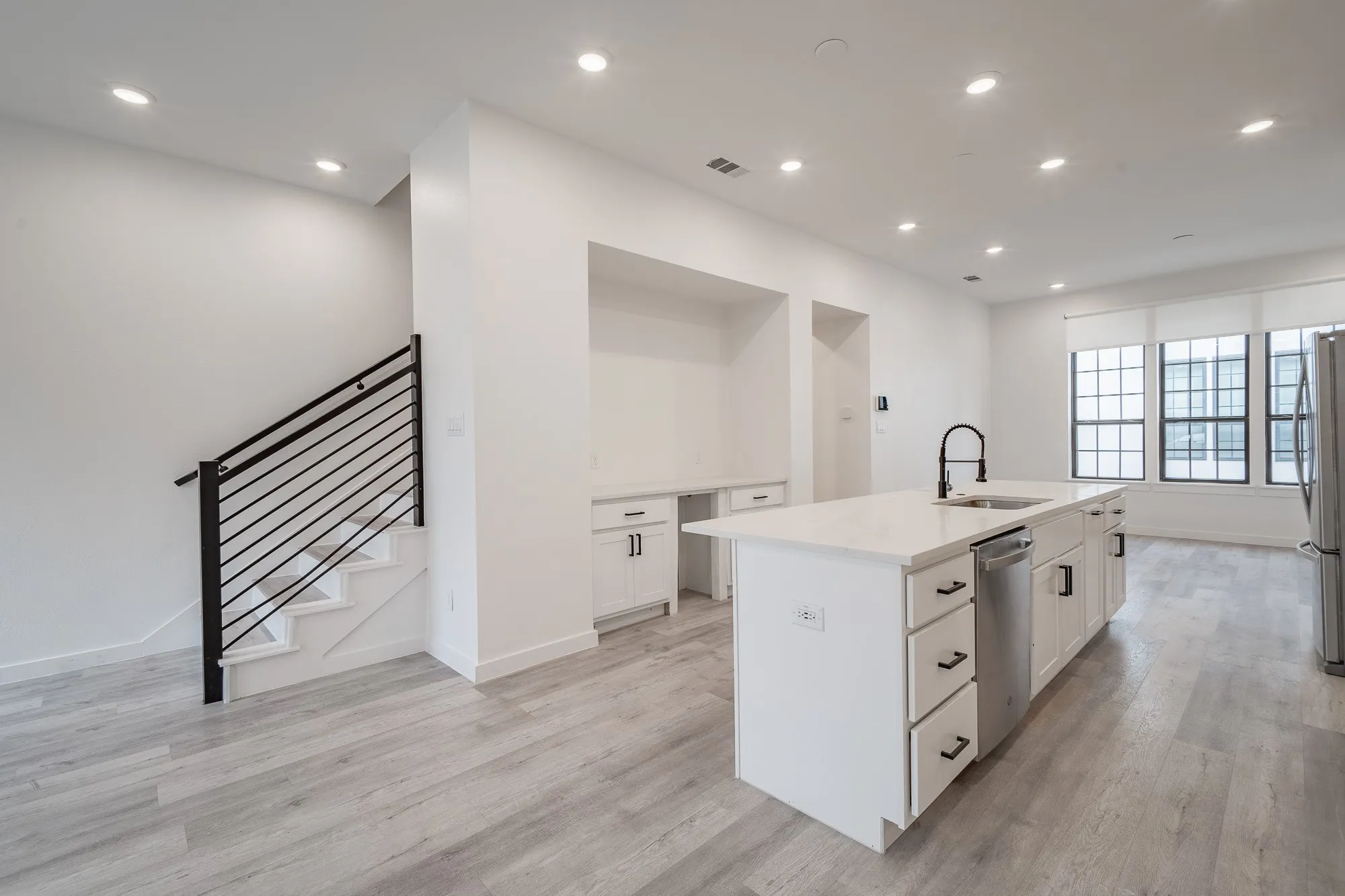 Townhouse For Rent in Dallas County , 4808 San Jacinto Street 103, Dallas, Texas 75204, 2 Bedroom, 3 Bathroom, 2 Garage spaces, 1,872 Sqft, built in 2021, mls#21396833, Real Estate Agent in Dallas, Homes For Rent in Dallas county, Homes For Rent in Dallas, Realtor in Dallas Texas, Real Estate Brokerage Independent Realty Texas, Luminita Cordes Realtor