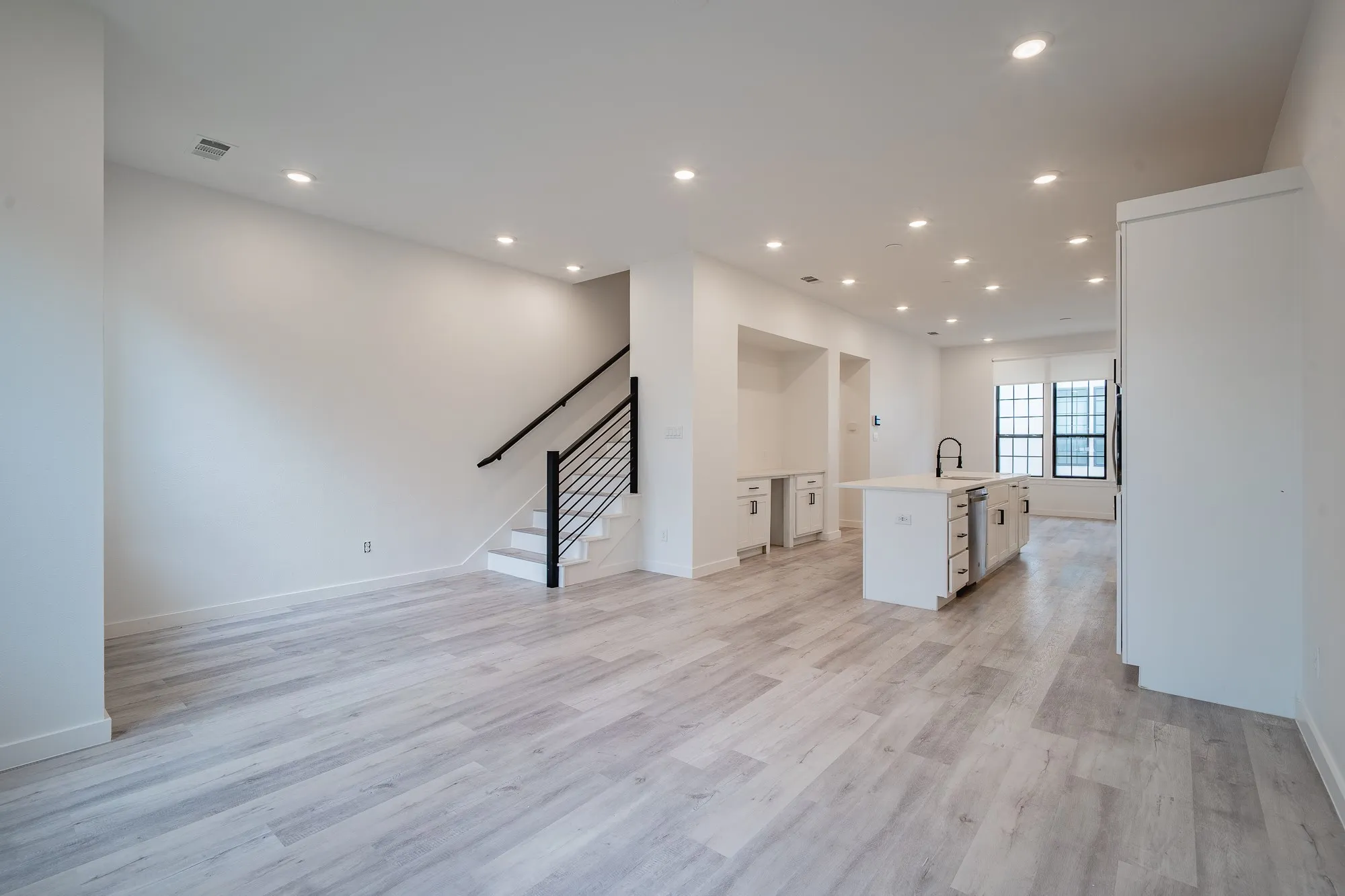Townhouse For Rent in Dallas County , 4808 San Jacinto Street 103, Dallas, Texas 75204, 2 Bedroom, 3 Bathroom, 2 Garage spaces, 1,872 Sqft, built in 2021, mls#21396833, Real Estate Agent in Dallas, Homes For Rent in Dallas county, Homes For Rent in Dallas, Realtor in Dallas Texas, Real Estate Brokerage Independent Realty Texas, Luminita Cordes Realtor
