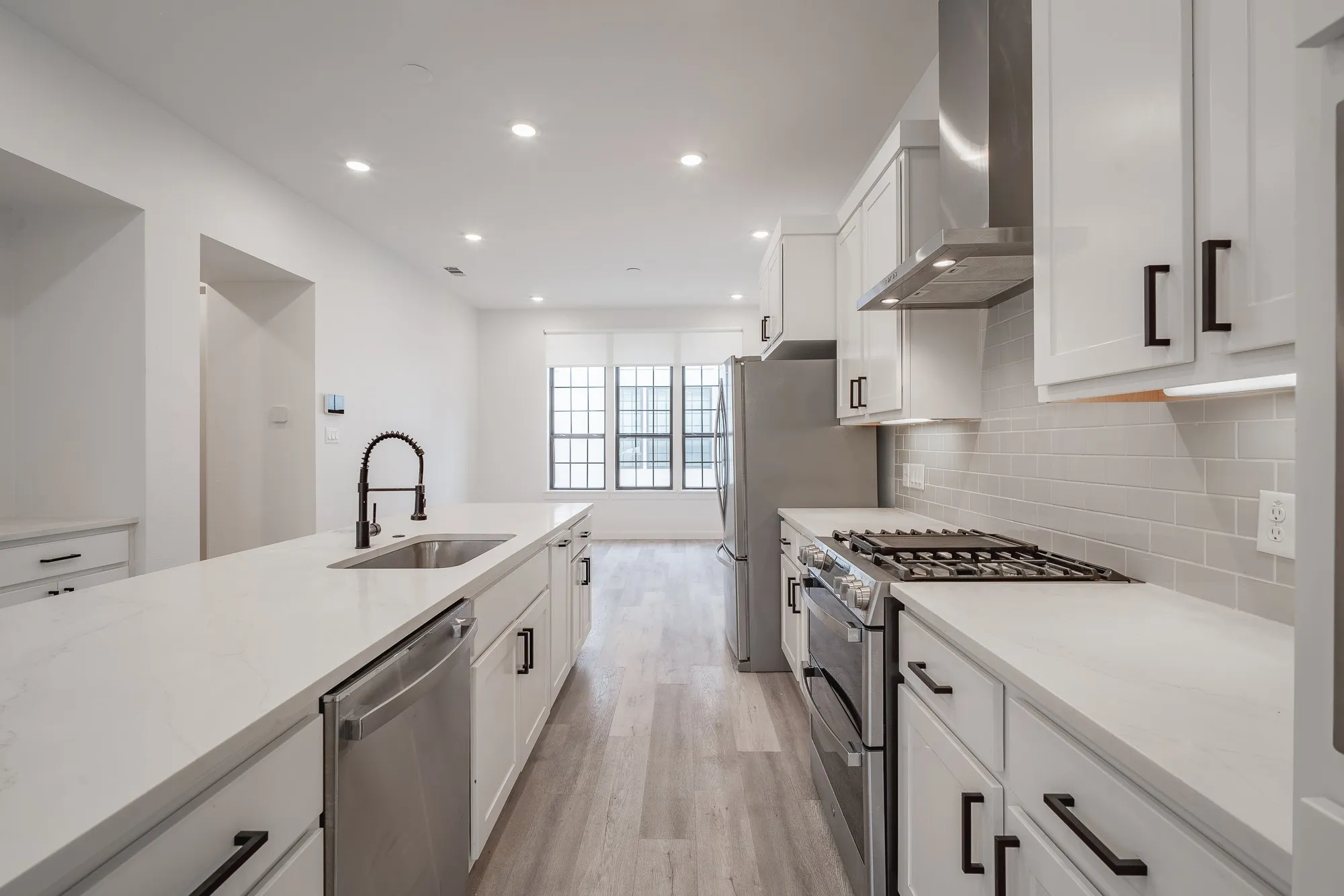 Townhouse For Rent in Dallas County , 4808 San Jacinto Street 103, Dallas, Texas 75204, 2 Bedroom, 3 Bathroom, 2 Garage spaces, 1,872 Sqft, built in 2021, mls#21396833, Real Estate Agent in Dallas, Homes For Rent in Dallas county, Homes For Rent in Dallas, Realtor in Dallas Texas, Real Estate Brokerage Independent Realty Texas, Luminita Cordes Realtor