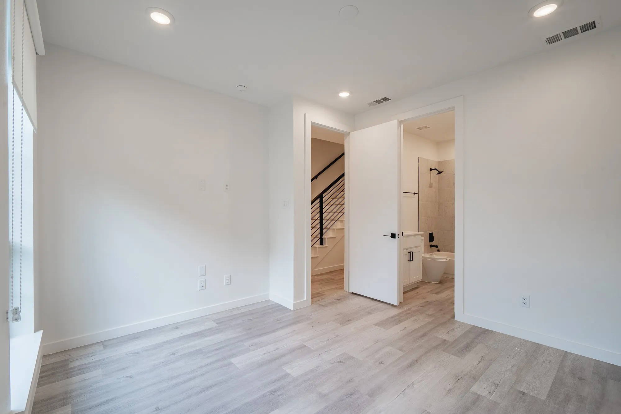 Townhouse For Rent in Dallas County , 4808 San Jacinto Street 103, Dallas, Texas 75204, 2 Bedroom, 3 Bathroom, 2 Garage spaces, 1,872 Sqft, built in 2021, mls#21396833, Real Estate Agent in Dallas, Homes For Rent in Dallas county, Homes For Rent in Dallas, Realtor in Dallas Texas, Real Estate Brokerage Independent Realty Texas, Luminita Cordes Realtor