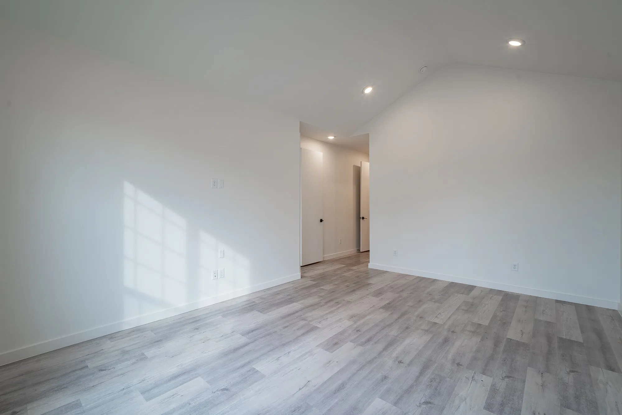 Townhouse For Rent in Dallas County , 4808 San Jacinto Street 103, Dallas, Texas 75204, 2 Bedroom, 3 Bathroom, 2 Garage spaces, 1,872 Sqft, built in 2021, mls#21396833, Real Estate Agent in Dallas, Homes For Rent in Dallas county, Homes For Rent in Dallas, Realtor in Dallas Texas, Real Estate Brokerage Independent Realty Texas, Luminita Cordes Realtor