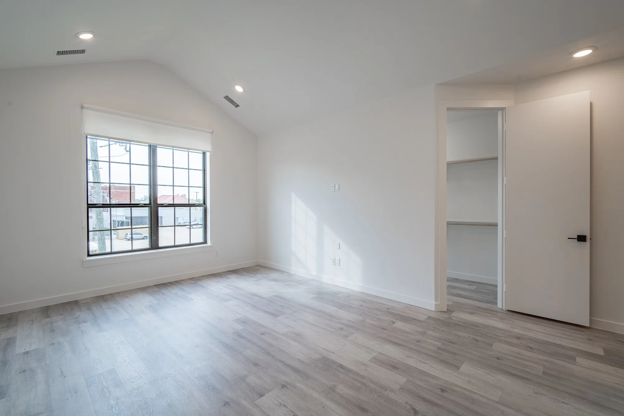 Townhouse For Rent in Dallas County , 4808 San Jacinto Street 103, Dallas, Texas 75204, 2 Bedroom, 3 Bathroom, 2 Garage spaces, 1,872 Sqft, built in 2021, mls#21396833, Real Estate Agent in Dallas, Homes For Rent in Dallas county, Homes For Rent in Dallas, Realtor in Dallas Texas, Real Estate Brokerage Independent Realty Texas, Luminita Cordes Realtor