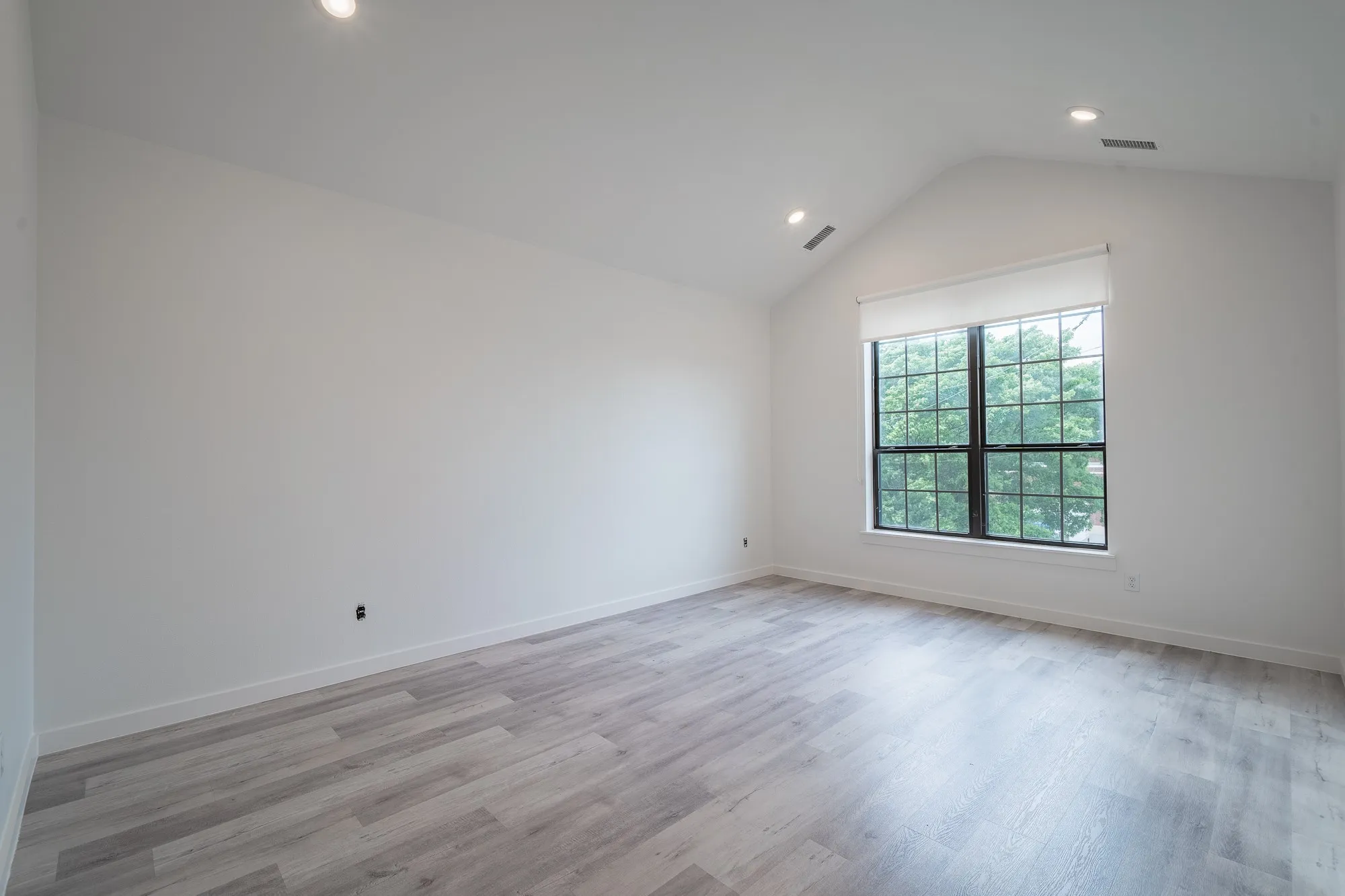 Townhouse For Rent in Dallas County , 4808 San Jacinto Street 103, Dallas, Texas 75204, 2 Bedroom, 3 Bathroom, 2 Garage spaces, 1,872 Sqft, built in 2021, mls#21396833, Real Estate Agent in Dallas, Homes For Rent in Dallas county, Homes For Rent in Dallas, Realtor in Dallas Texas, Real Estate Brokerage Independent Realty Texas, Luminita Cordes Realtor