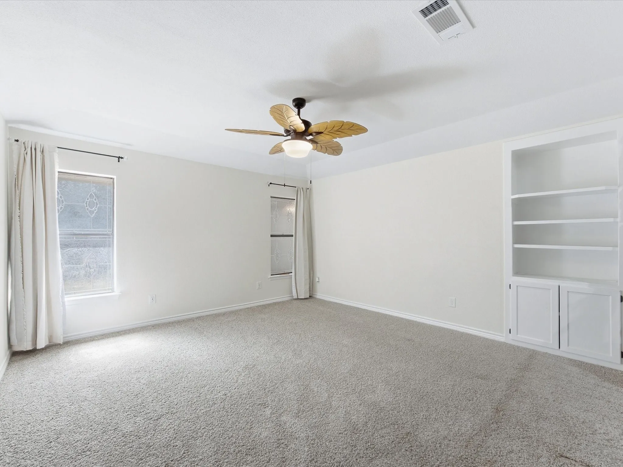 Single Family Residence For Sale in Tarrant County , 8505 Treetop Court, Fort Worth, Texas 76179, 4 Bedroom, 3 Bathroom, 2 Garage spaces, 2,457 Sqft, built in 1977, mls#21391254, Real Estate Agent in Fort Worth, Homes For Sale in Tarrant county, Homes For Sale in Fort Worth, Realtor in Fort Worth Texas, Real Estate Brokerage Independent Realty Texas, Luminita Cordes Realtor
