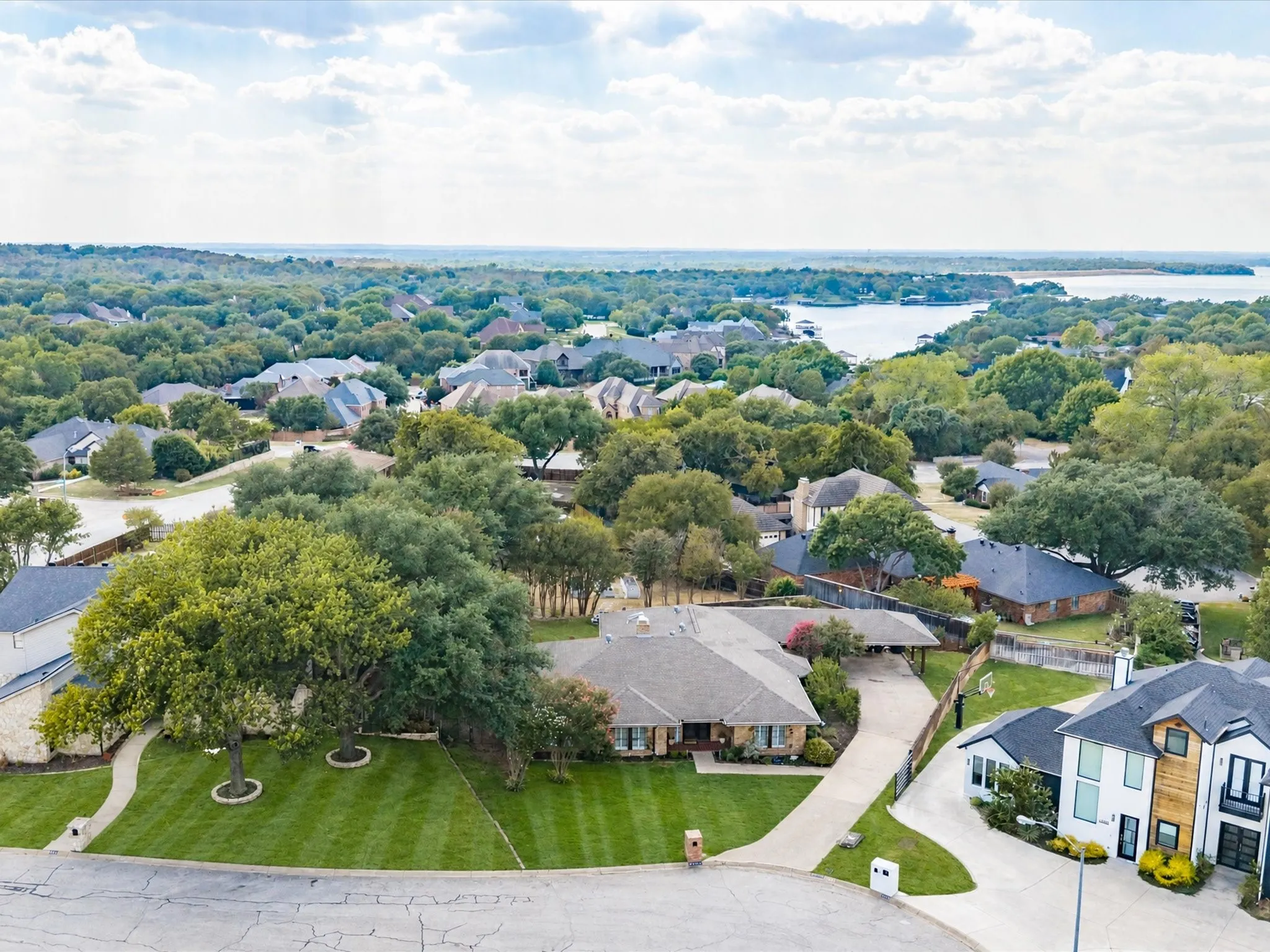 Single Family Residence For Sale in Tarrant County , 8505 Treetop Court, Fort Worth, Texas 76179, 4 Bedroom, 3 Bathroom, 2 Garage spaces, 2,457 Sqft, built in 1977, mls#21391254, Real Estate Agent in Fort Worth, Homes For Sale in Tarrant county, Homes For Sale in Fort Worth, Realtor in Fort Worth Texas, Real Estate Brokerage Independent Realty Texas, Luminita Cordes Realtor