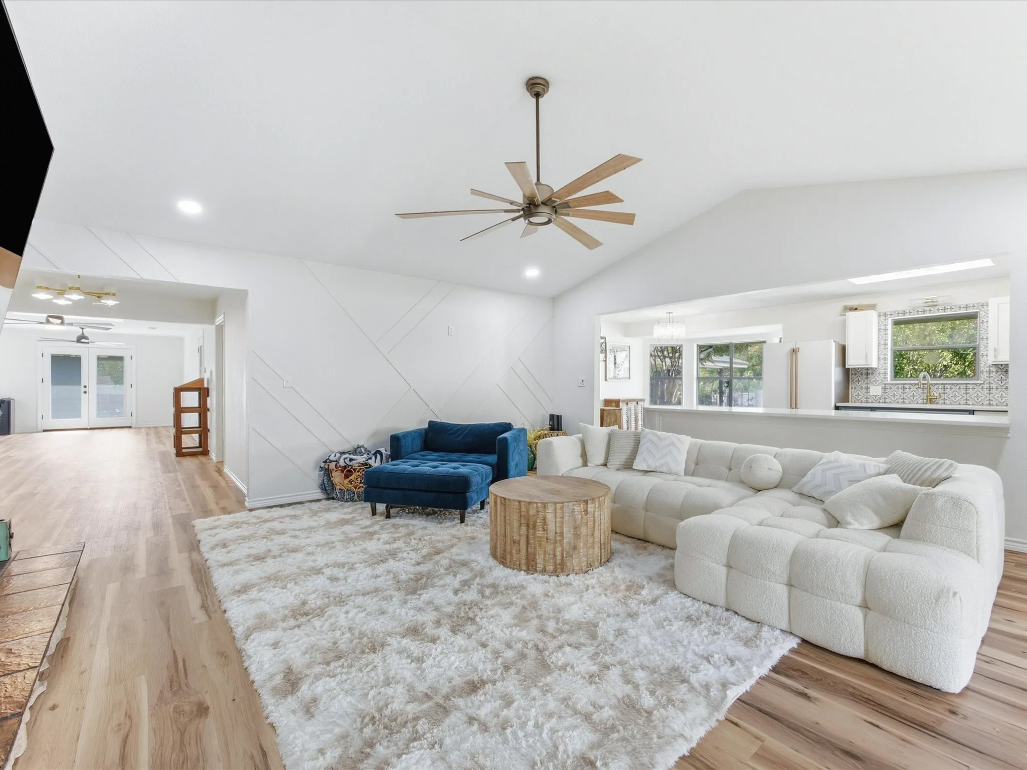 Single Family Residence For Sale in Tarrant County , 8505 Treetop Court, Fort Worth, Texas 76179, 4 Bedroom, 3 Bathroom, 2 Garage spaces, 2,457 Sqft, built in 1977, mls#21391254, Real Estate Agent in Fort Worth, Homes For Sale in Tarrant county, Homes For Sale in Fort Worth, Realtor in Fort Worth Texas, Real Estate Brokerage Independent Realty Texas, Luminita Cordes Realtor