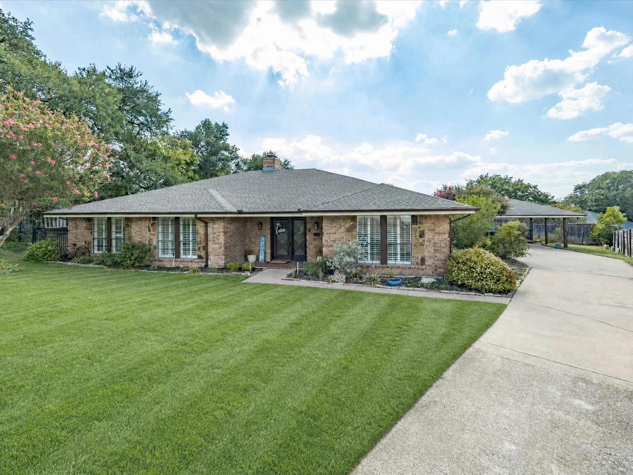 Single Family Residence For Sale in Tarrant County , 8505 Treetop Court, Fort Worth, Texas 76179, 4 Bedroom, 3 Bathroom, 2 Garage spaces, 2,457 Sqft, built in 1977, mls#21391254, Real Estate Agent in Fort Worth, Homes For Sale in Tarrant county, Homes For Sale in Fort Worth, Realtor in Fort Worth Texas, Real Estate Brokerage Independent Realty Texas, Luminita Cordes Realtor