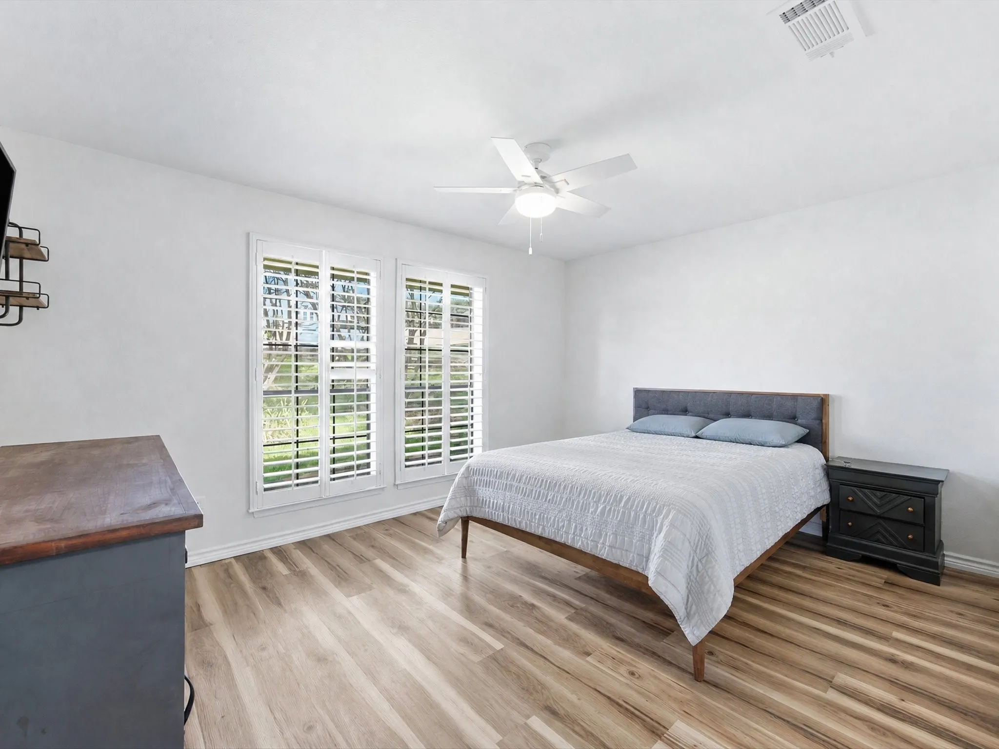 Single Family Residence For Sale in Tarrant County , 8505 Treetop Court, Fort Worth, Texas 76179, 4 Bedroom, 3 Bathroom, 2 Garage spaces, 2,457 Sqft, built in 1977, mls#21391254, Real Estate Agent in Fort Worth, Homes For Sale in Tarrant county, Homes For Sale in Fort Worth, Realtor in Fort Worth Texas, Real Estate Brokerage Independent Realty Texas, Luminita Cordes Realtor