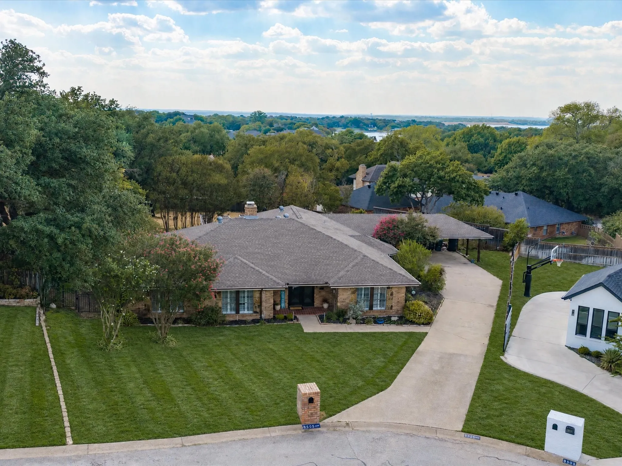 Single Family Residence For Sale in Tarrant County , 8505 Treetop Court, Fort Worth, Texas 76179, 4 Bedroom, 3 Bathroom, 2 Garage spaces, 2,457 Sqft, built in 1977, mls#21391254, Real Estate Agent in Fort Worth, Homes For Sale in Tarrant county, Homes For Sale in Fort Worth, Realtor in Fort Worth Texas, Real Estate Brokerage Independent Realty Texas, Luminita Cordes Realtor